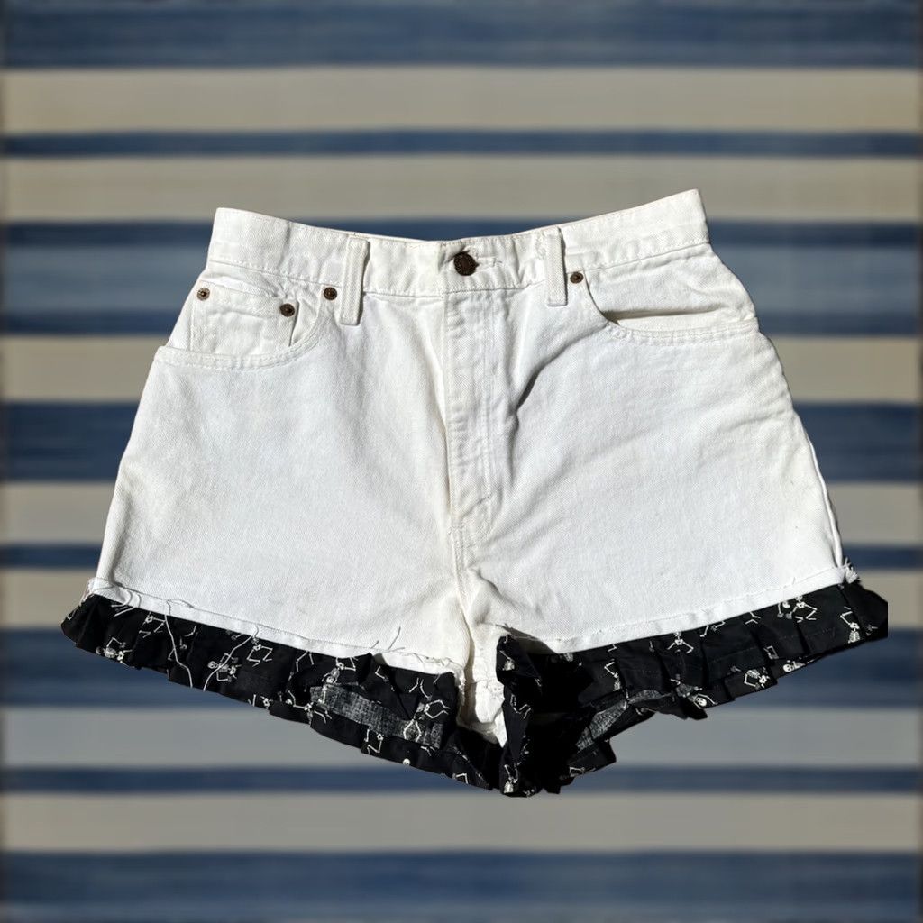 Levi's VINTAGE Levi's 551 Relaxed Fit Denim Shorts Woman 10 USA White 90s Retro Festival Beach School Womens Size 32" / US 10 / IT 46 - 1 Thumbnail