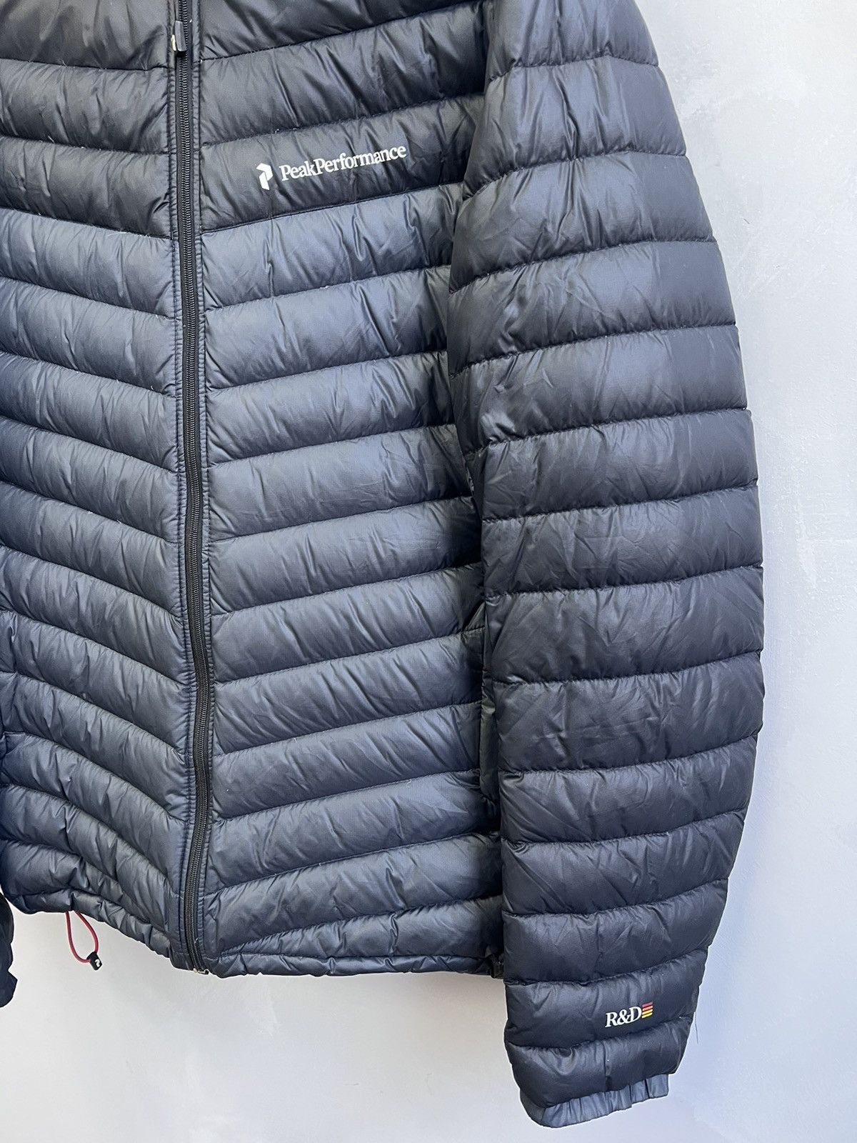Peak Performance Light HOODED Down Jacket