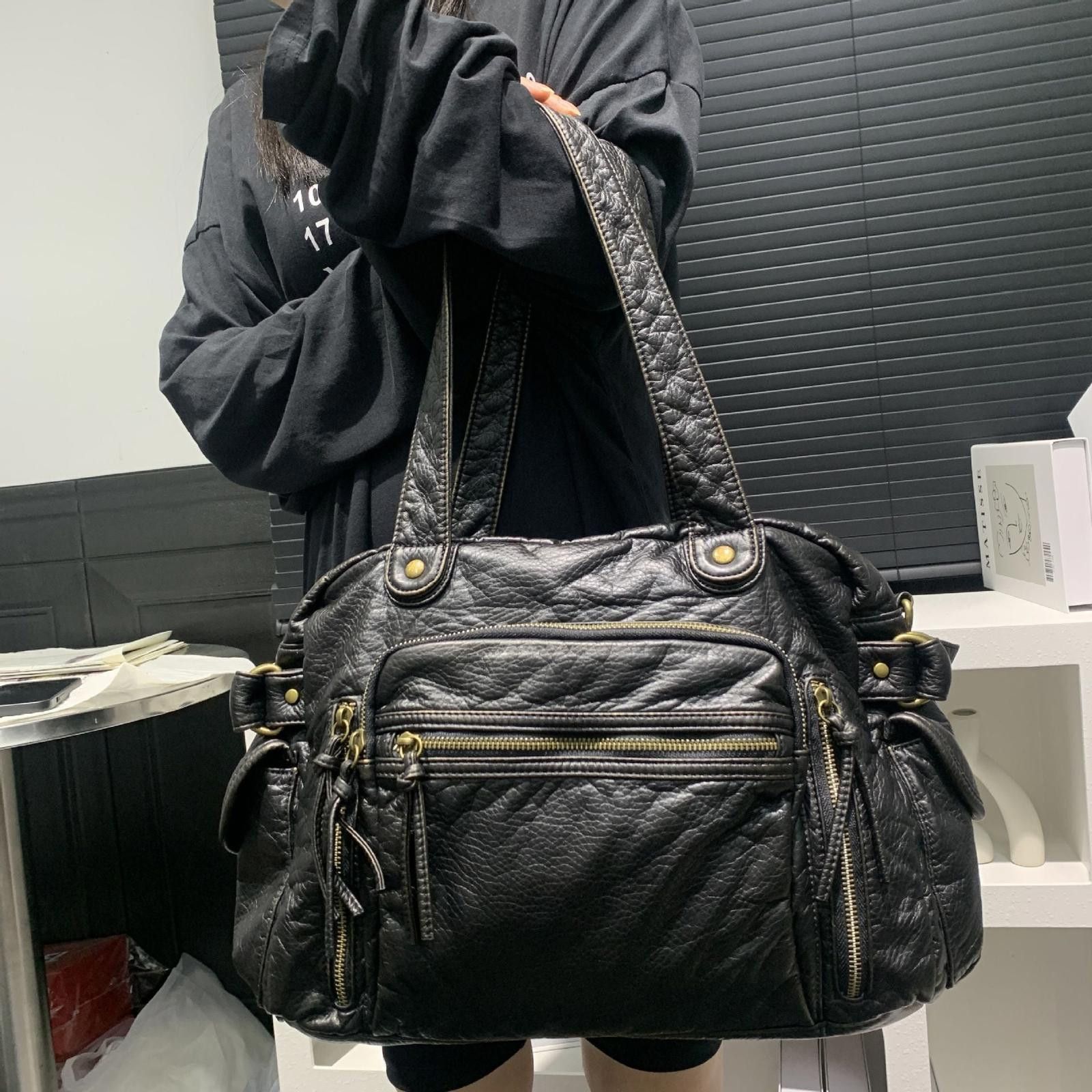 Vintage Black Quilted Leather Shoulder Bag, Multi-Zip Pockets Size ONE SIZE - 3 Thumbnail