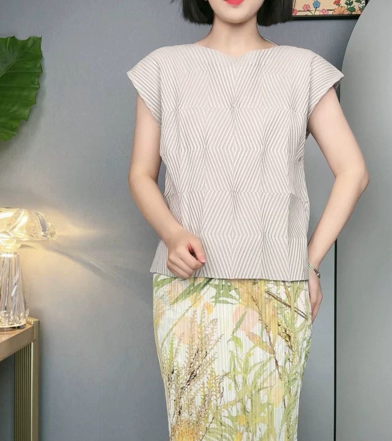 Issey Miyake Issey Miyake size:1 Beige flower bud vest Size XS / US 0-2 / IT 36-38 - 2 Thumbnail