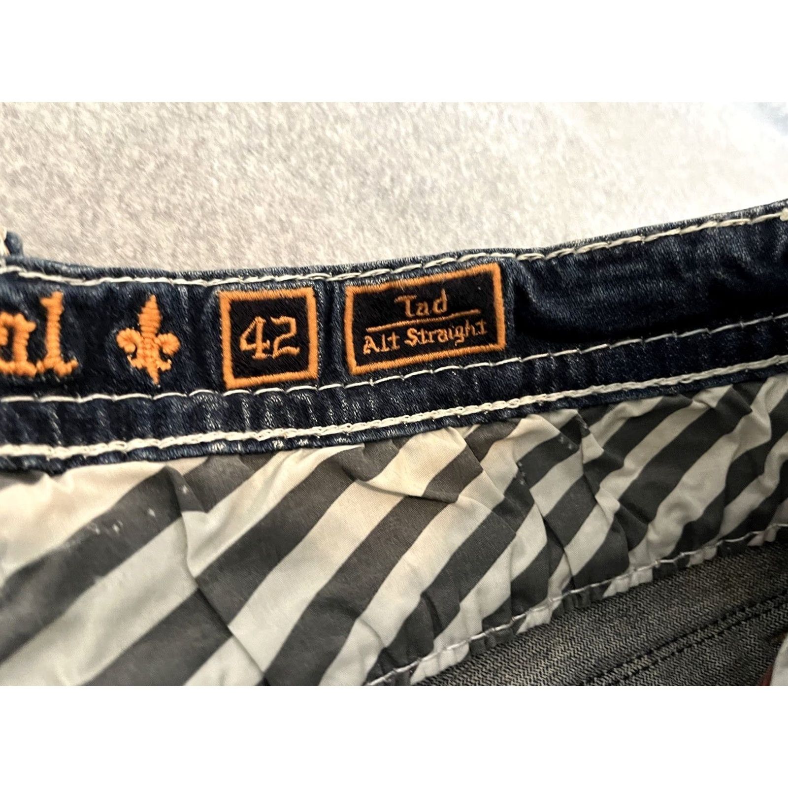 Vintage Rock Revival Jeans Mens 42x31 Distressed Straight Denim Blue NWT Size US 42 / EU 58 - 2 Thumbnail