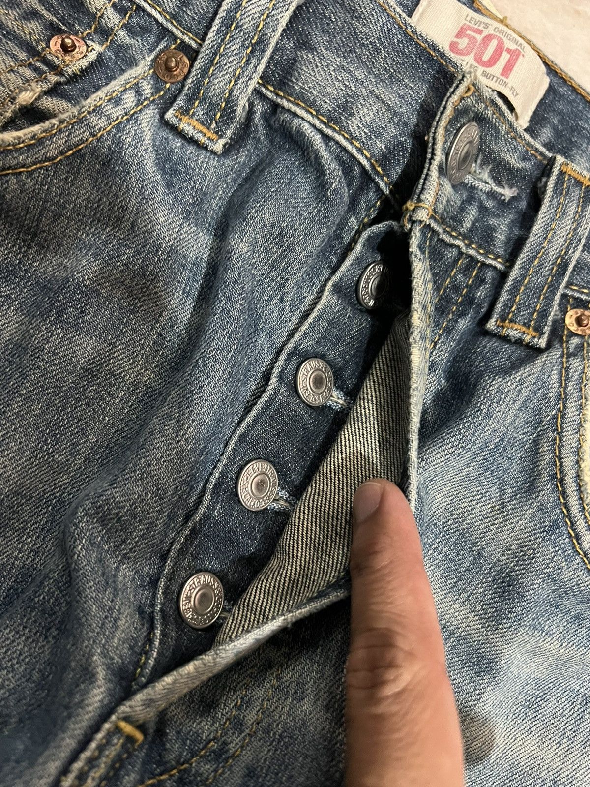 Levi's × Levi's Vintage Clothing VINTAGE LEVIS 501 DISTRESSED JEAN Size US 31 - 14 Thumbnail