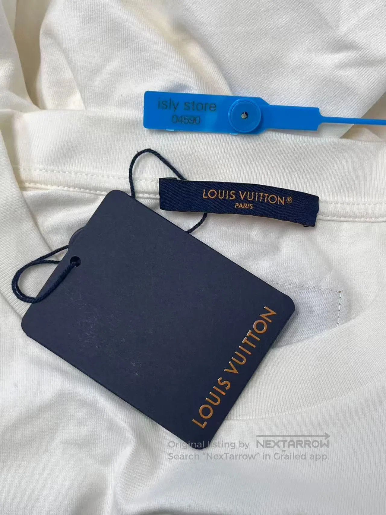 Louis Vuitton Louis Vuitton Men's Logo Embossed Crewneck T-Shirt. Size US S / EU 44-46 / 1 - 7 Thumbnail