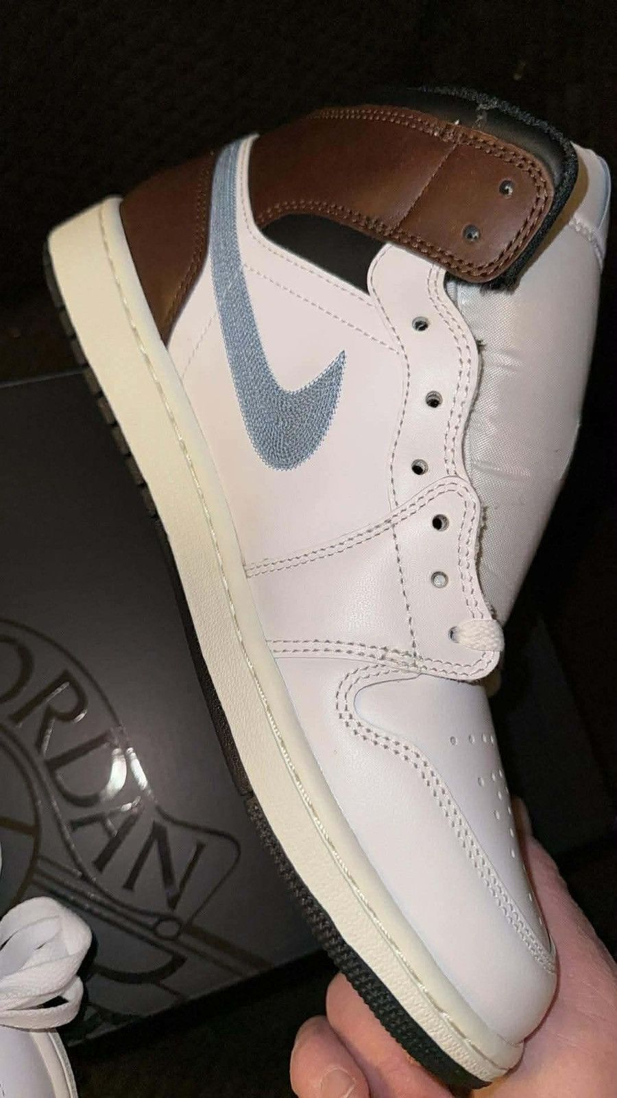 Jordan Brand Nike Jordan 1 retro SE Mid “UNC Mocha” New w/ OG Box! size 8 Size US 8 / EU 41 - 9 Thumbnail