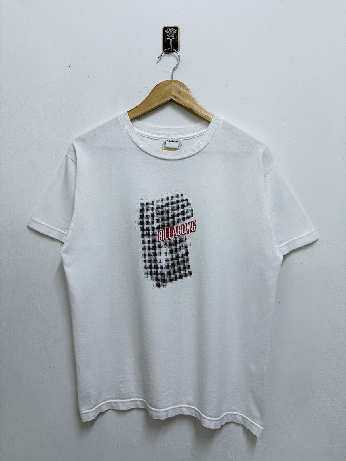 POP MAGAZINE 2000's Billabong Surfer - Lilliana Bowrey Model T-Shirt Size US M / EU 48-50 / 2 - 1 Thumbnail