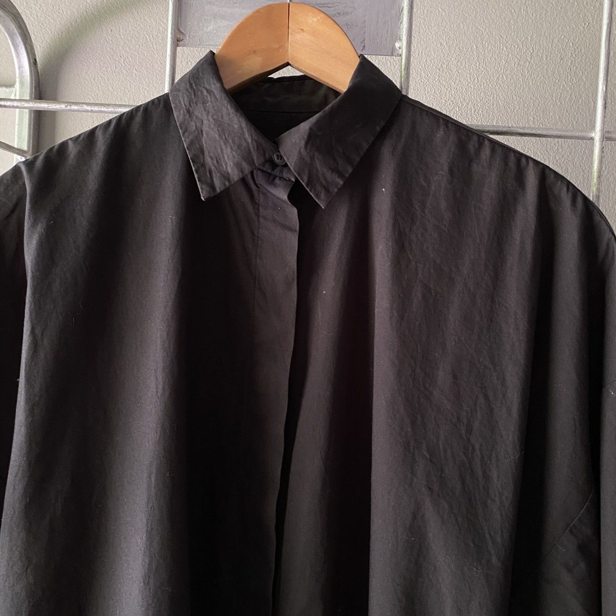 Norma Kamali NORMA KAMALI Black Short-Sleeve Hidden Placket Shirt Size XL / US 12-14 / IT 48-50 - 14 Thumbnail