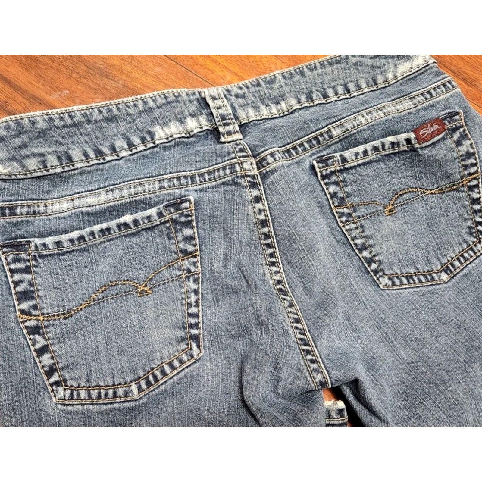 Silver Jeans Co. VINTAGE Silver Jeans Tuesday Bootcut Denim Blue 33x31 Med Wash Women’s Jeans Regular Stretch 5-Pocket Mid Rise(Bootcut) Womens Size 24" / US 00 / IT 34 - 4 Thumbnail