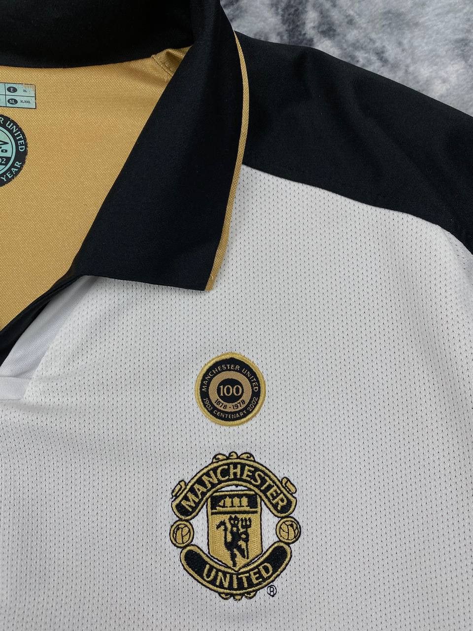 Vintage Vintage Manchester United 2001 2002 Reversible Away Shirt Size US XL / EU 56 / 4 - 7 Thumbnail