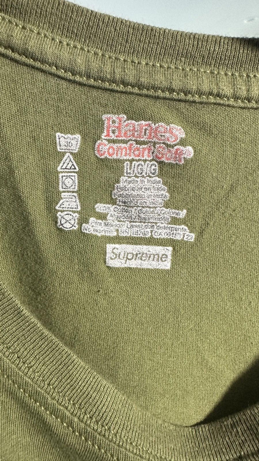 Supreme Supreme X Hanes T Size US L / EU 52-54 / 3 - 3 Thumbnail