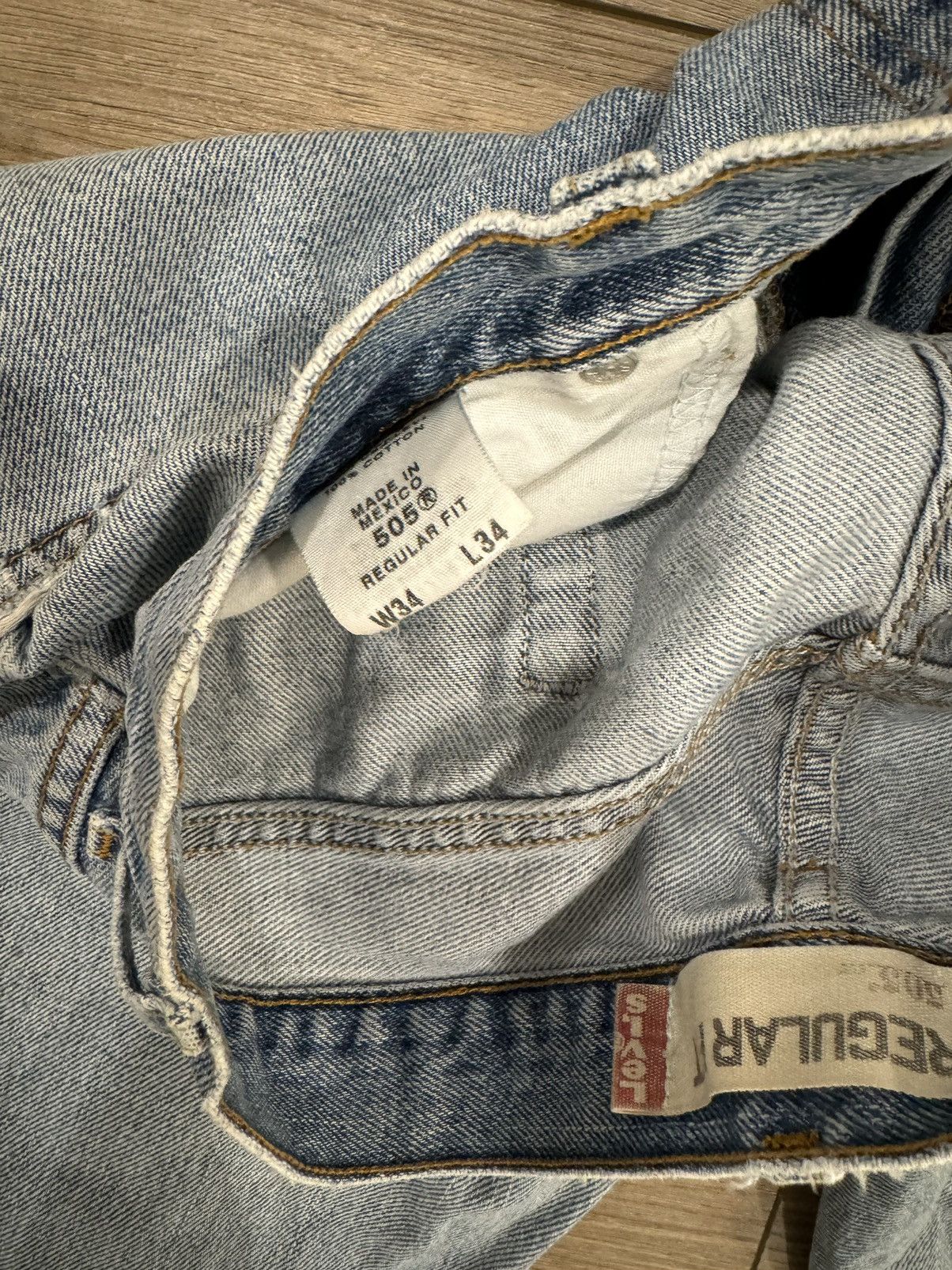 Levi's × Vintage Vintage distressed Levi 505 jeans Size US 34 / EU 50 - 9 Thumbnail