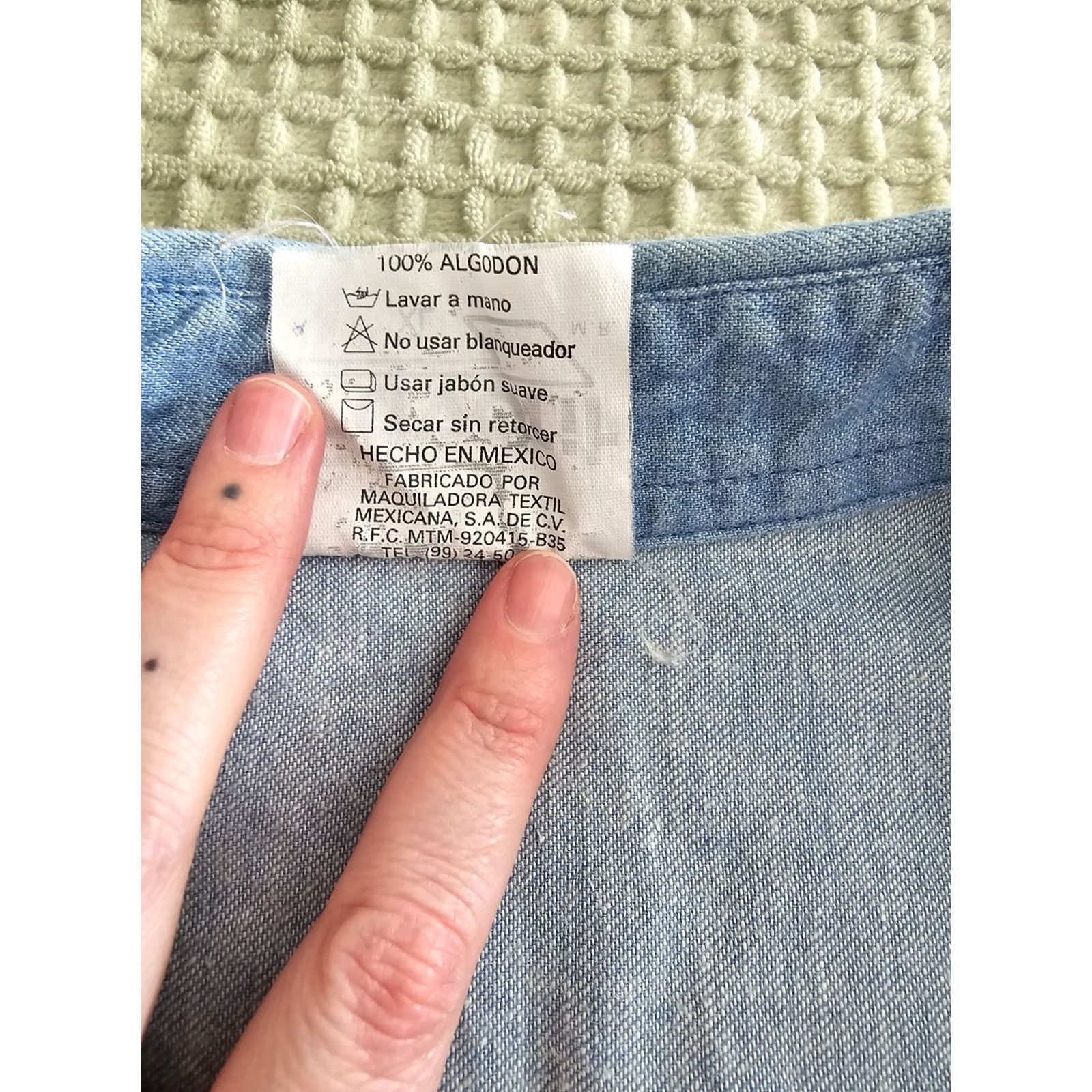 Garage Vintage 90s Favorit Sub Garage Cancun Mexico Mechanic Shirt Chambray Button-Front Short Sleeve XL Mens Blue Cotton Grunge 1990s Mexico Origin Size US XL / EU 56 / 4 - 7 Thumbnail