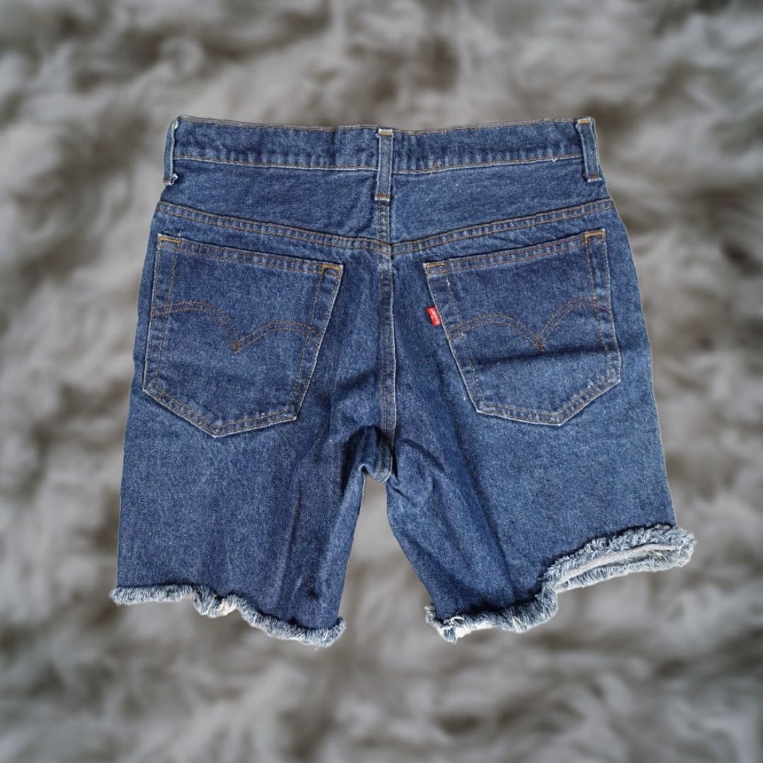 Levi's VINTAGE Levis 32x7 Mid Rise Distressed Bermuda Shorts Blue Mens 90s Size US 32 / EU 48 - 6 Thumbnail