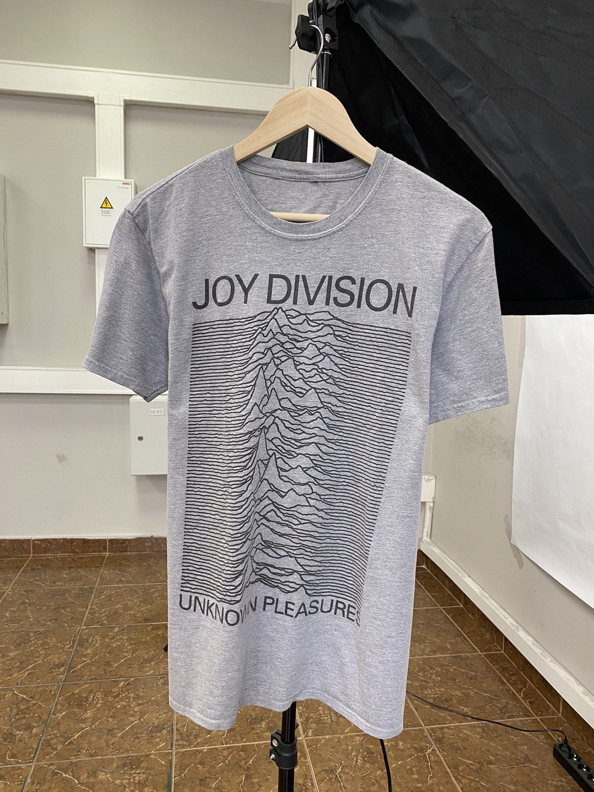 Band Tees 🇺🇸 JOY DIVISION Unknown Pleasure Rare Retro T-Shirt Hype Y2K Size US M / EU 48-50 / 2 - 1 Thumbnail