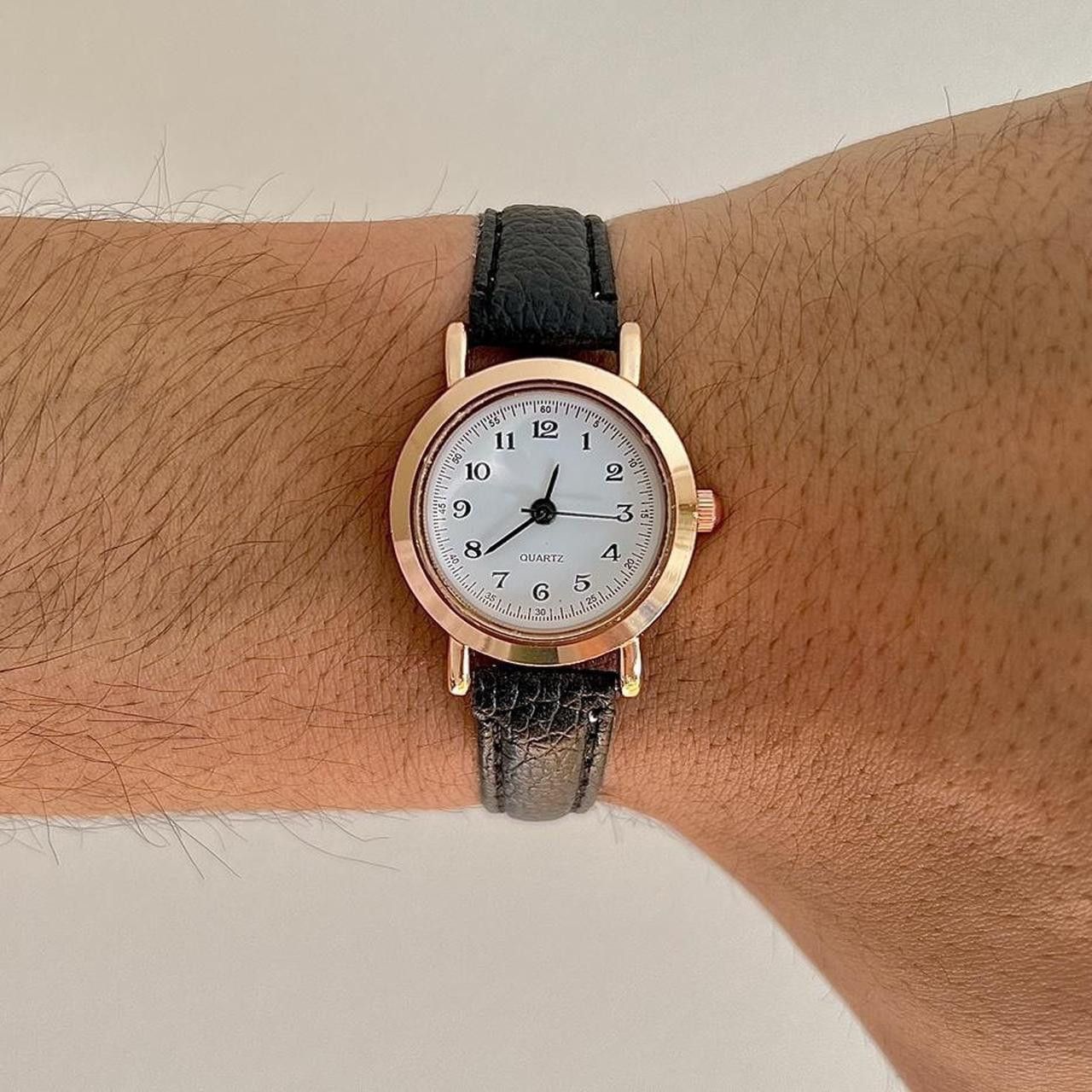 Vintage y2k vintage style round black leather quartz luxury watch Size ONE SIZE - 1 Thumbnail