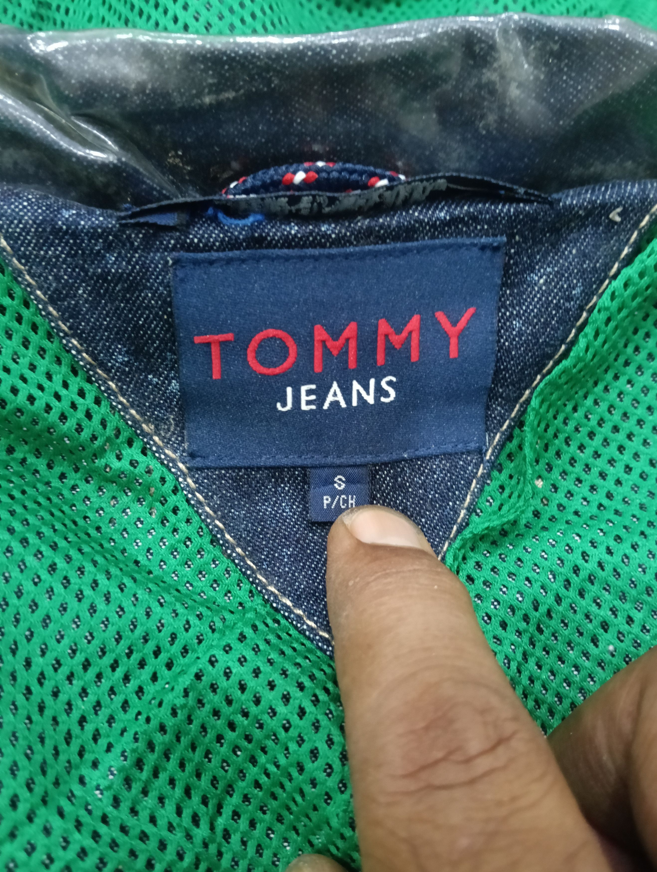 Tommy Hilfiger Vintage Tommy Hilfiger Denim In Plastic Size US L / EU 52-54 / 3 - 11 Thumbnail