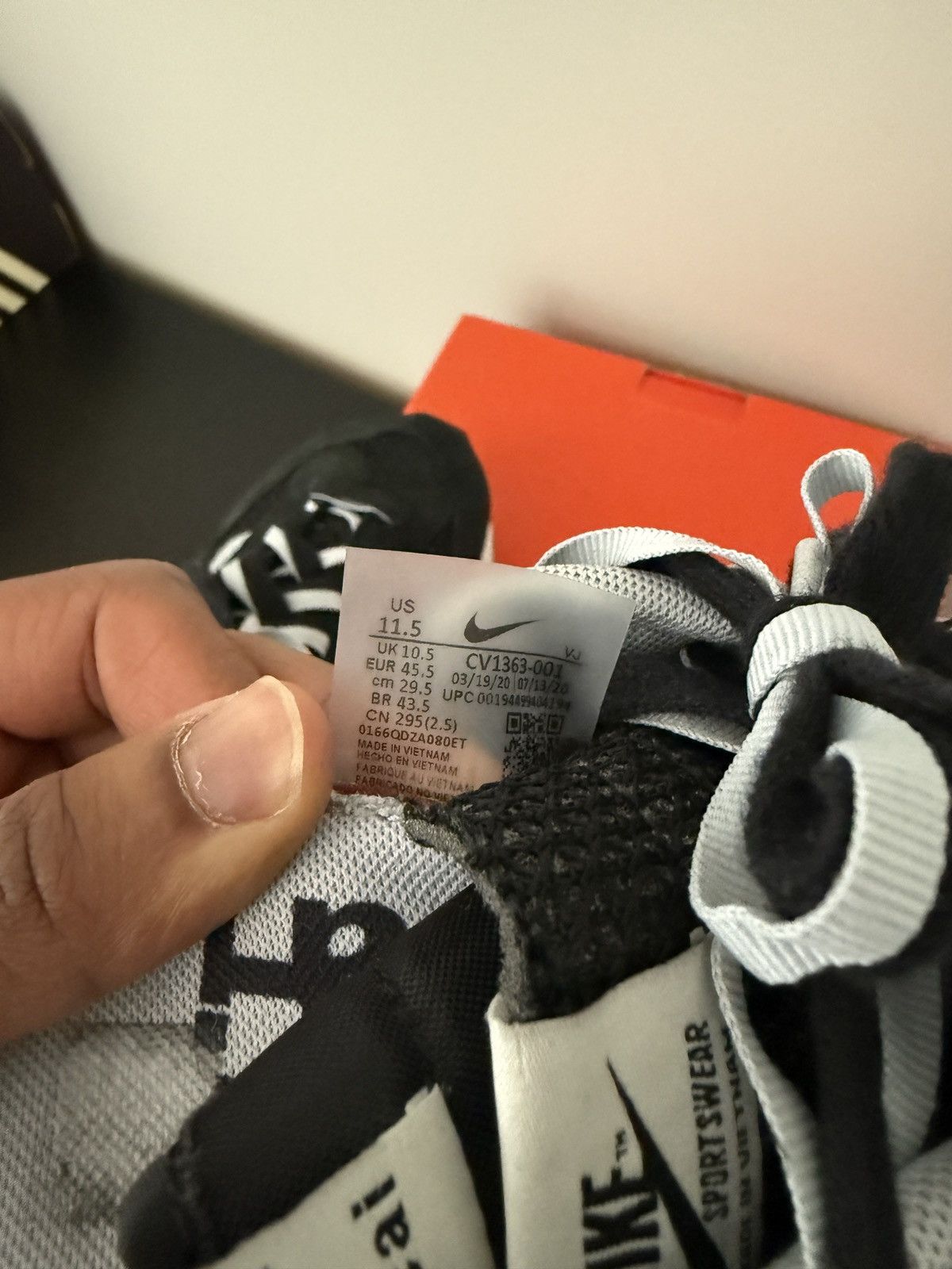 Nike × Sacai Nike x Sacai Vaporwaffle Size 11.5 Size US 11.5 / EU 44-45 - 6 Thumbnail