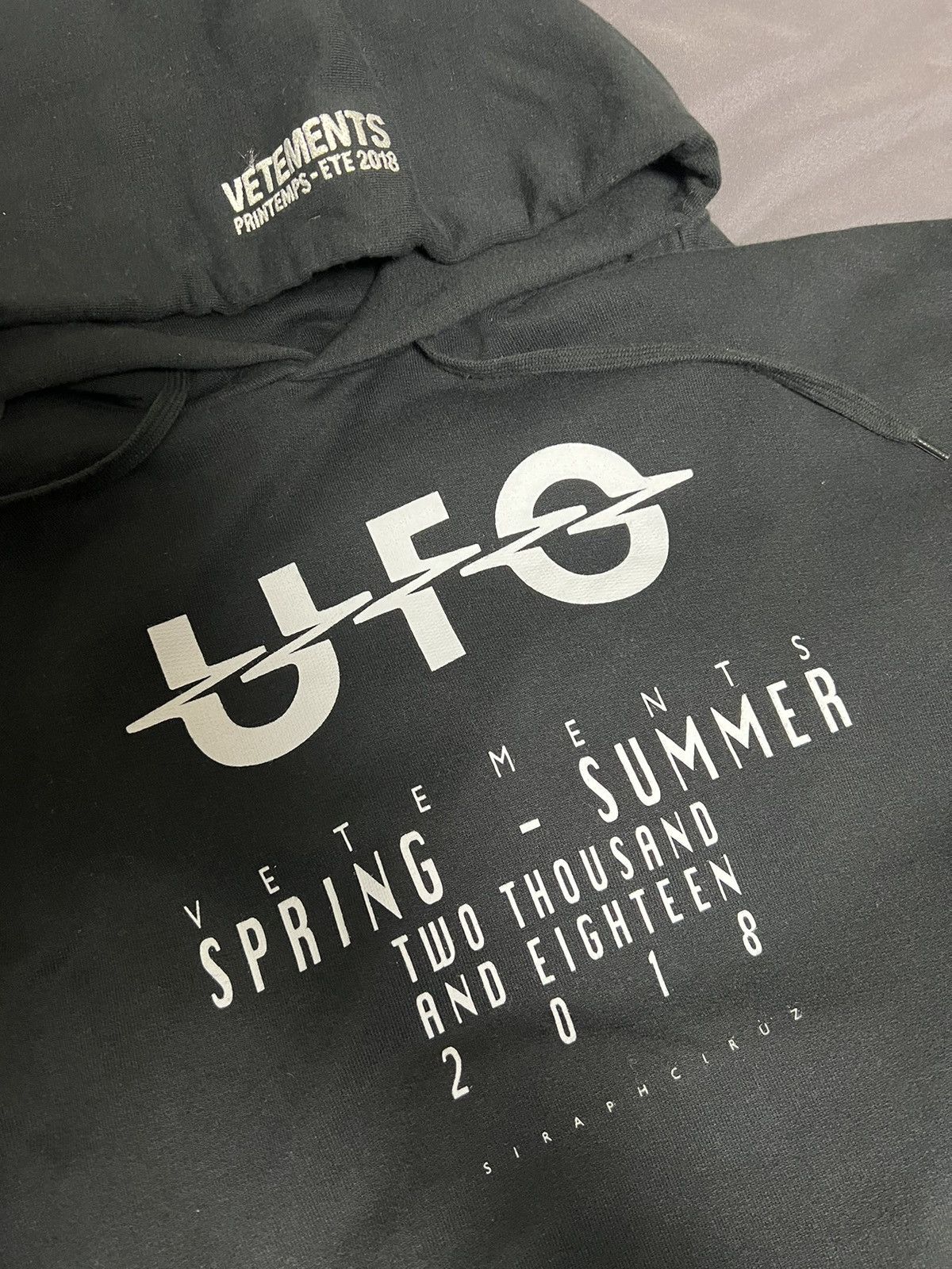 Vetements *RARE* Vetements UFO 1/50 Limited Size US L / EU 52-54 / 3 - 3 Thumbnail