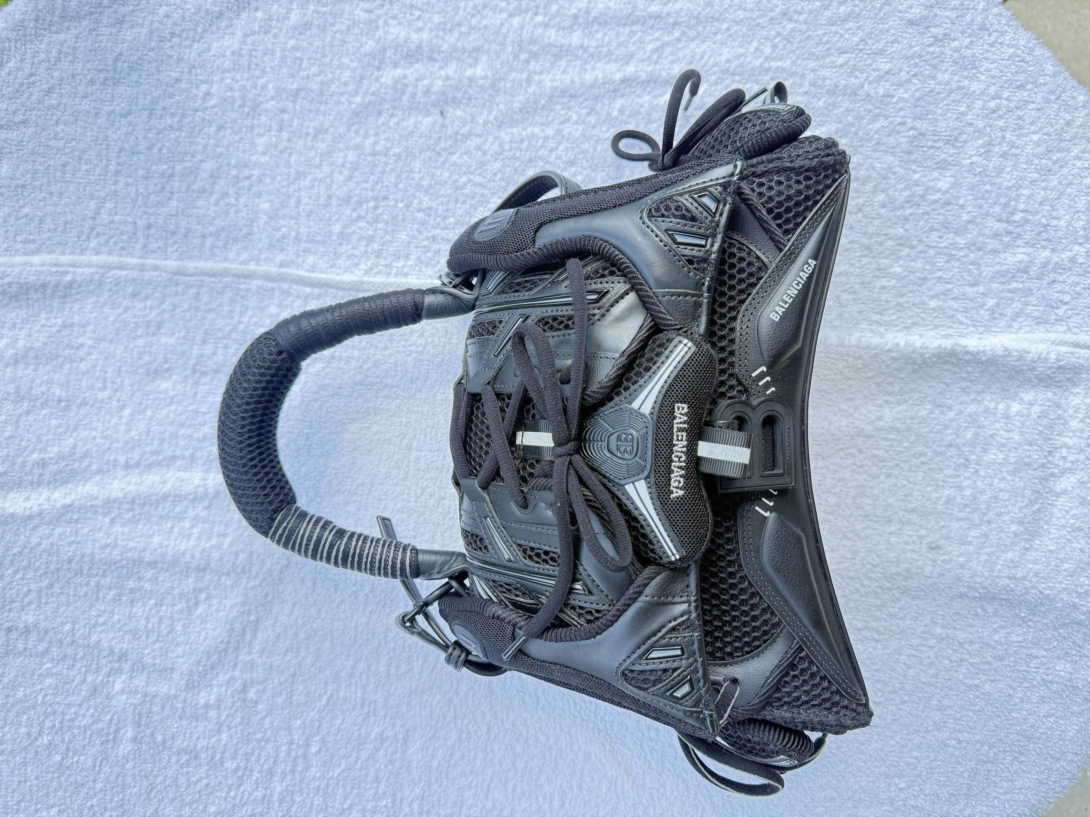 Balenciaga Balenciaga Sneaker Head Mesh Crossbody Size ONE SIZE - 7 Thumbnail
