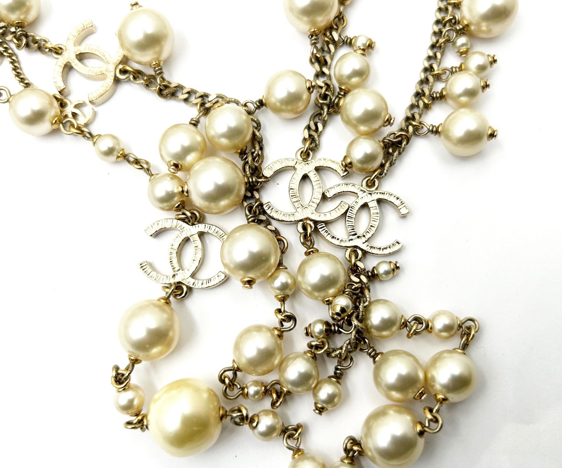 Chanel Chanel Gold Scratchy CC Dangling Pearl Pearl Necklace Size ONE SIZE - 3 Thumbnail