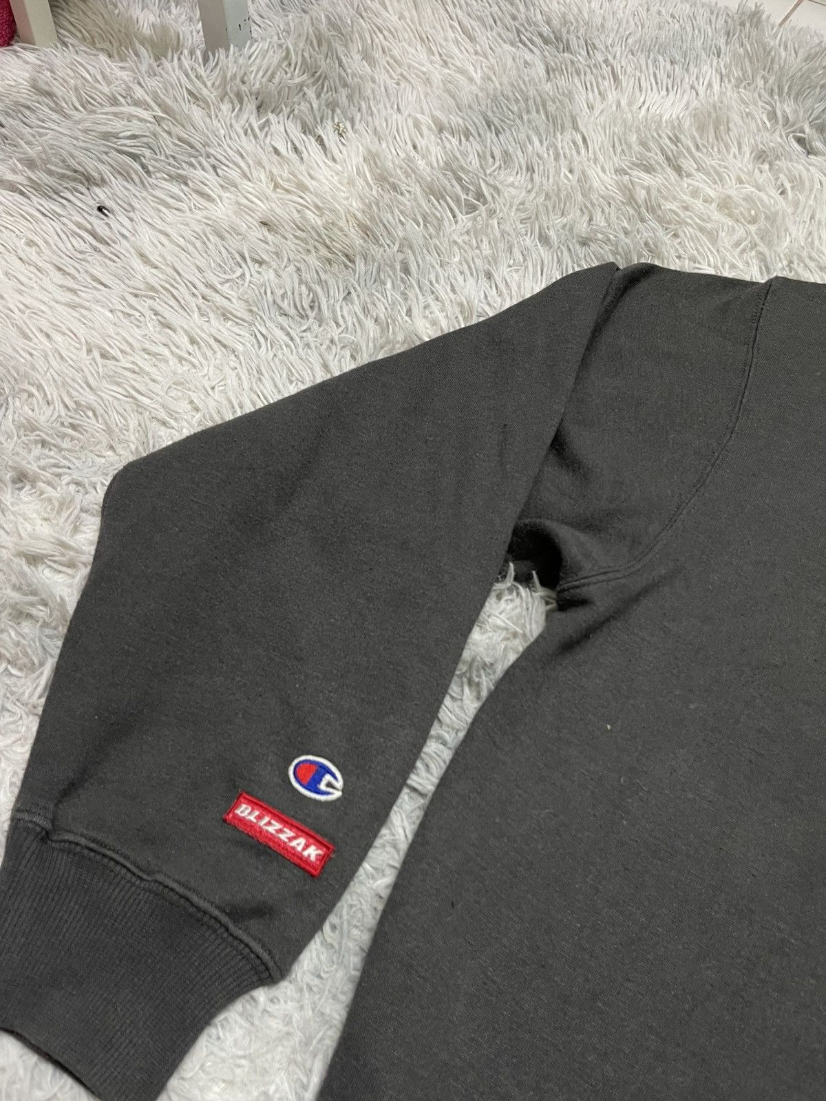 Champion 2000s CHAMPION BLIZZARD EMBROIDERY HOODIE NICELY FADED Size US L / EU 52-54 / 3 - 13 Thumbnail