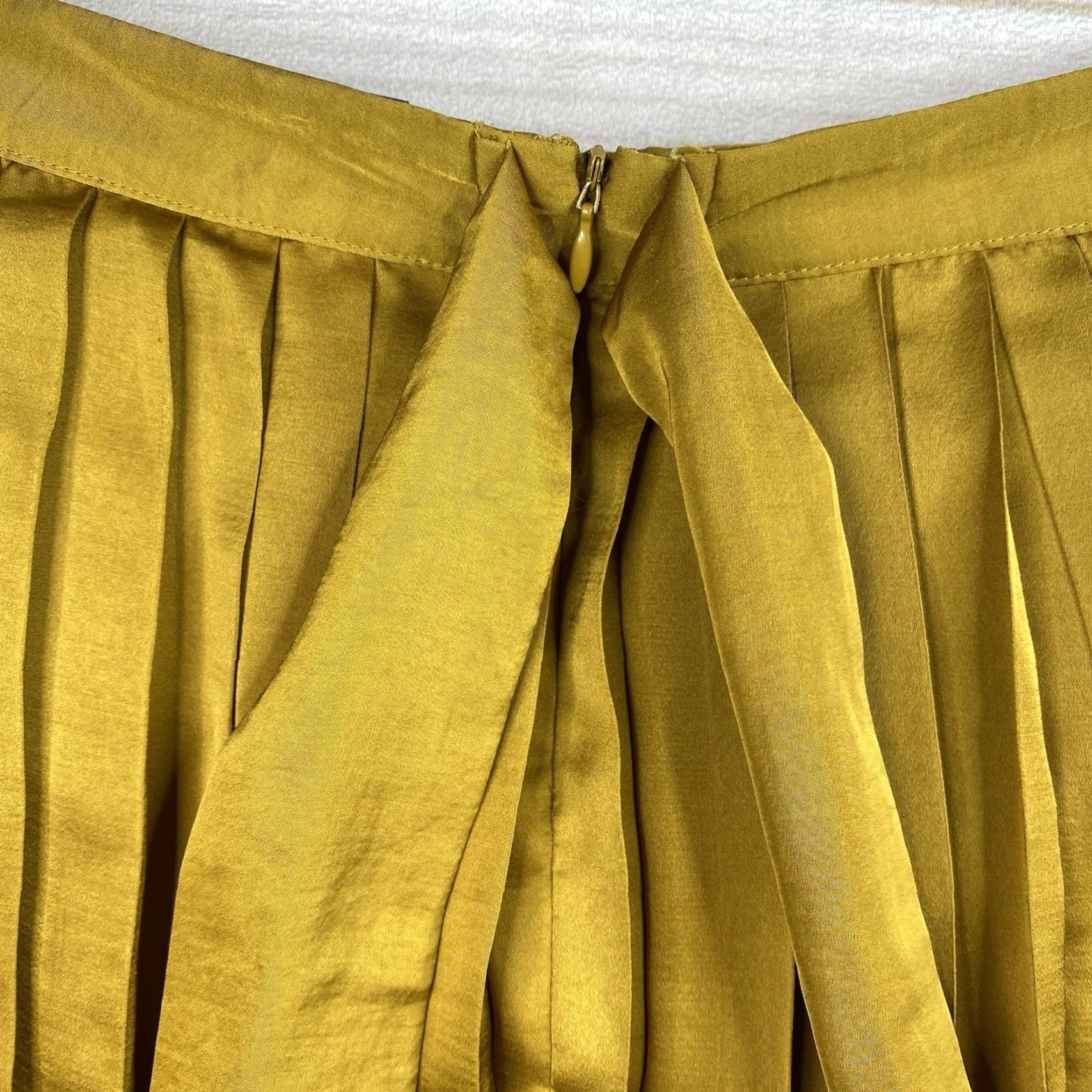Gap Gap Skirt Womens 2 Gold Pleated Swing Tie Back Knee Length Lined Flowy Preppy Satin Polyester A-Line Dressy Casual Womens 2 Gold Size 26" / US 2 / IT 38 - 6 Thumbnail