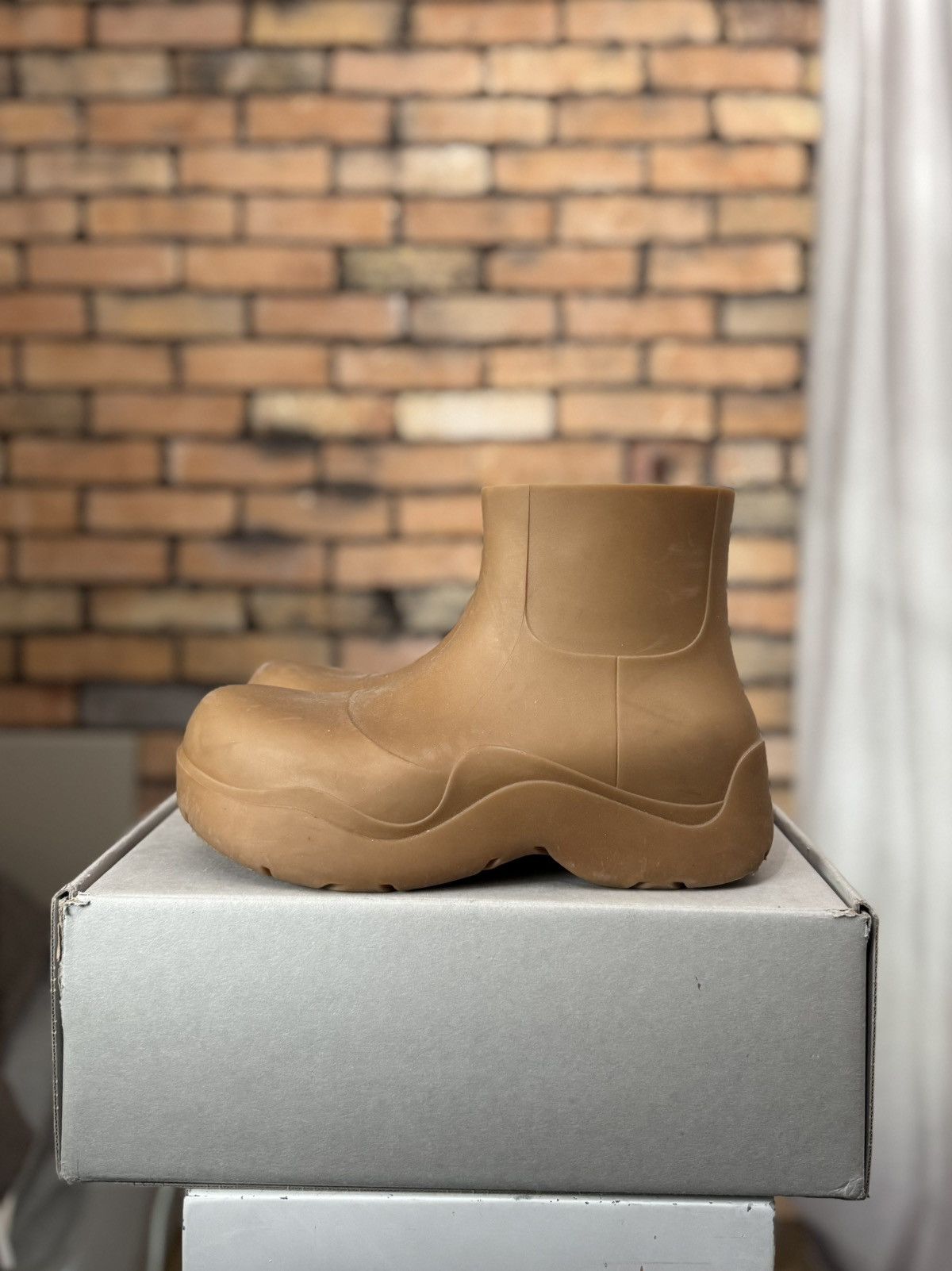 Bottega Veneta INSANE $820 PUDDLE BOOTS RAIN RUBBER CHUNKY BEIGE BROWN Size US 9 / EU 42 - 4 Thumbnail