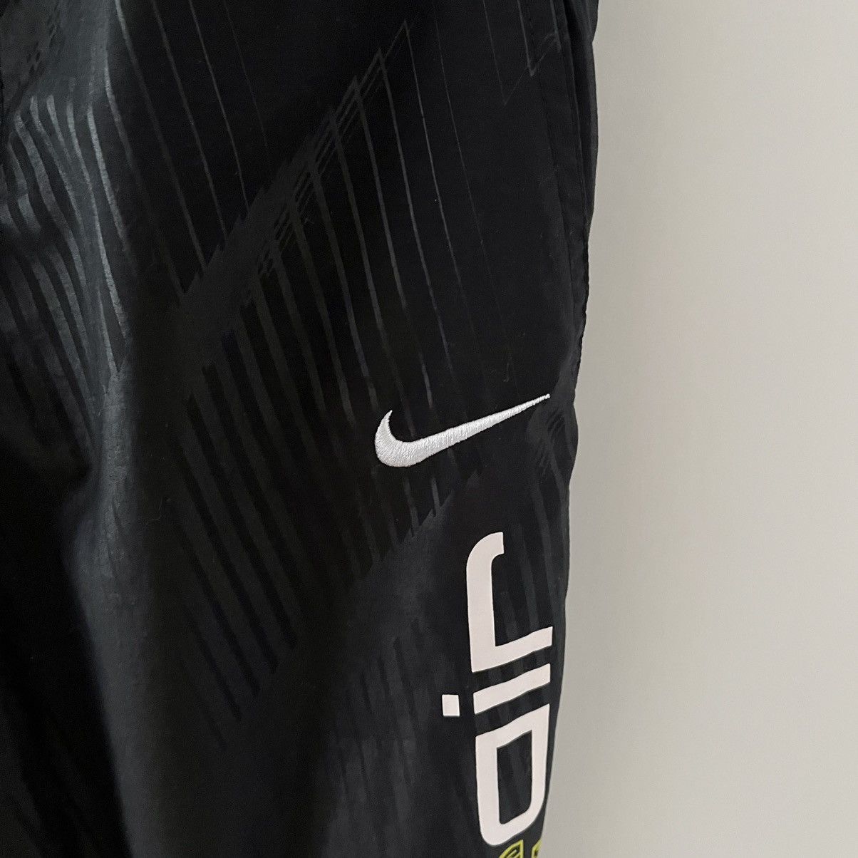 Nike Nike Swoosh Nylon Track Black Sweatpants Streetwear Baggy Size US 32 / EU 48 - 4 Thumbnail