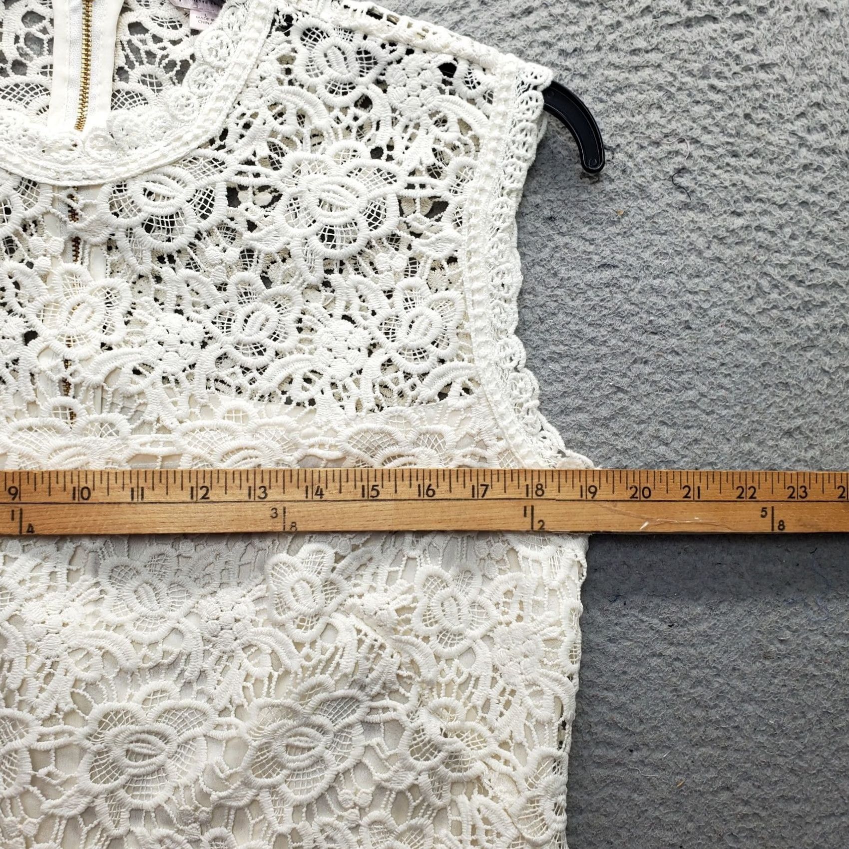 Nanette Lepore Nanette Lepore Tank Women's L Tan Stretch Crochet Lace Detail Back Zipper Tank Top Sleeveless Basic Shirt Size L / US 10 / IT 46 - 6 Thumbnail