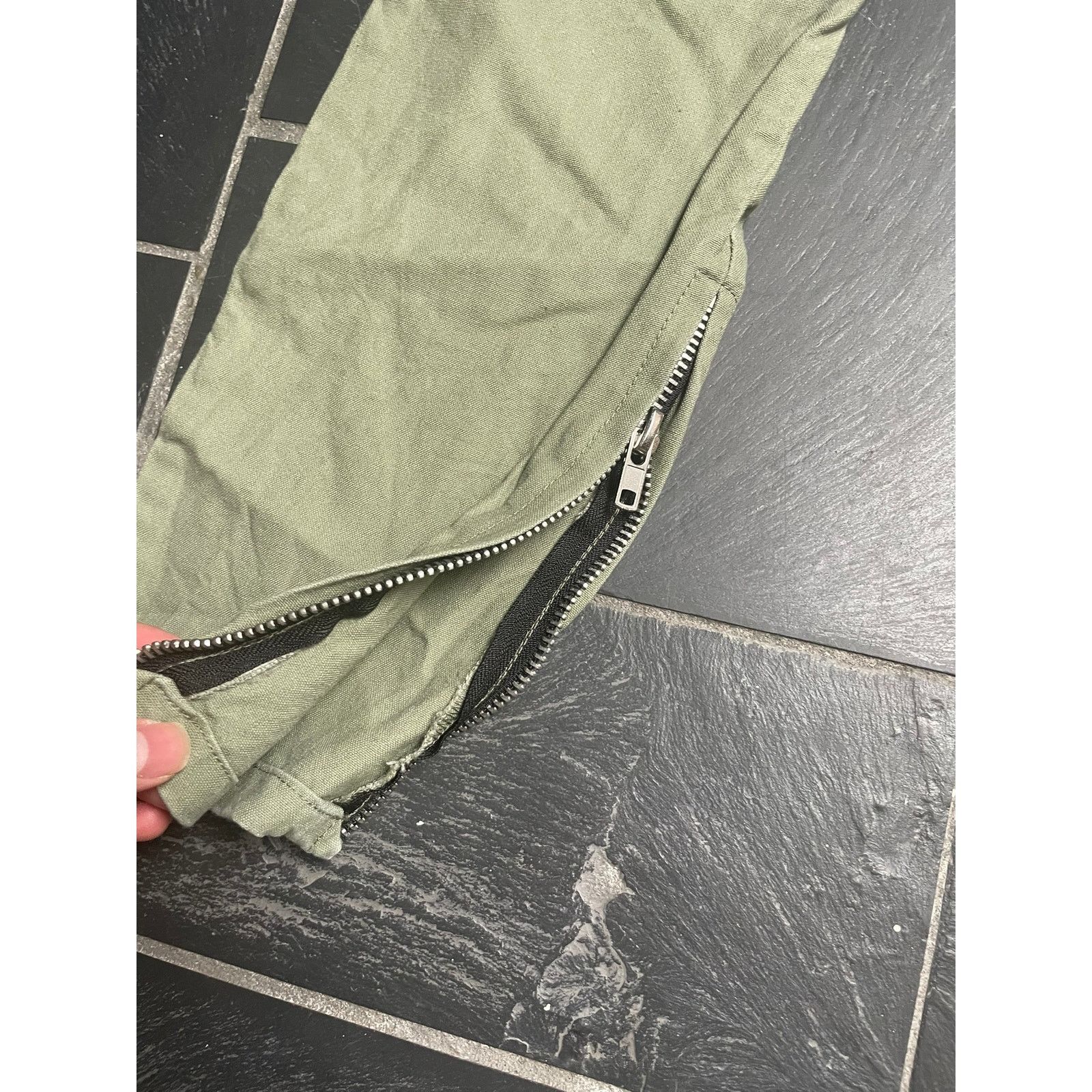 Other Khaki Green Cargo Pants Drawstrings Size Medium Size US 32 / EU 48 - 4 Thumbnail