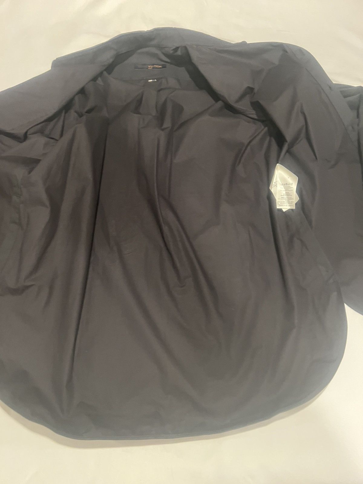Louis Vuitton Louis Vuitton 3D shirt. L. $1490 Size US L / EU 52-54 / 3 - 2 Thumbnail