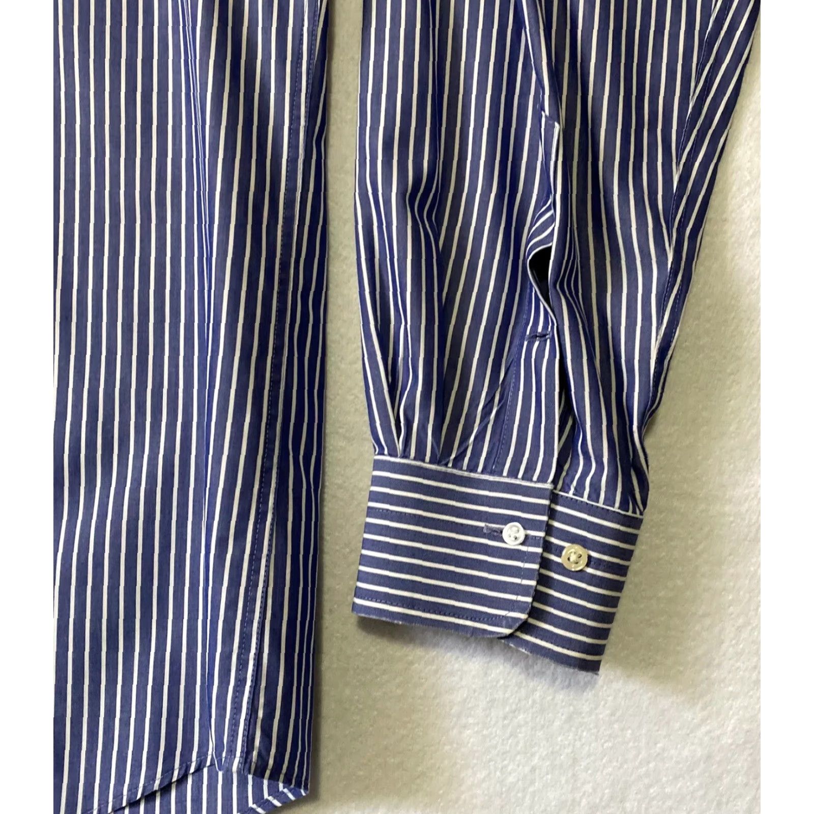 Vintage VINTAGE Marshall Fields Button-Up Shirt Men’s 16.5 36/37 Blue Long Sleeve Pocket Button-Up Collar Regular Big & Tall Mens Size US L / EU 52-54 / 3 - 3 Thumbnail