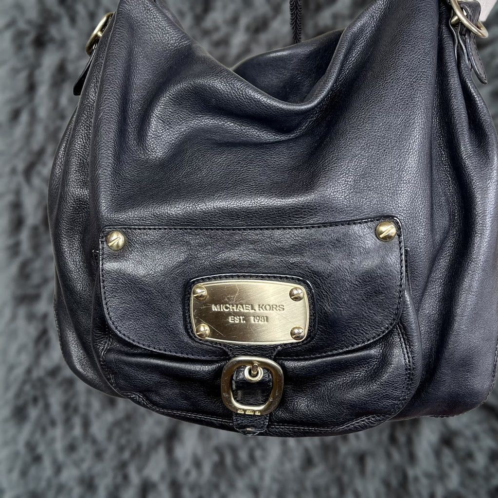 Michael Kors Michael Kors Hudson Downtown Tote Bag Large Soft Black Pebbled Leather Shoulder Strap Zip Closure Gold Tone Hardware Women MSRP 98 Size ONE SIZE - 1 Thumbnail