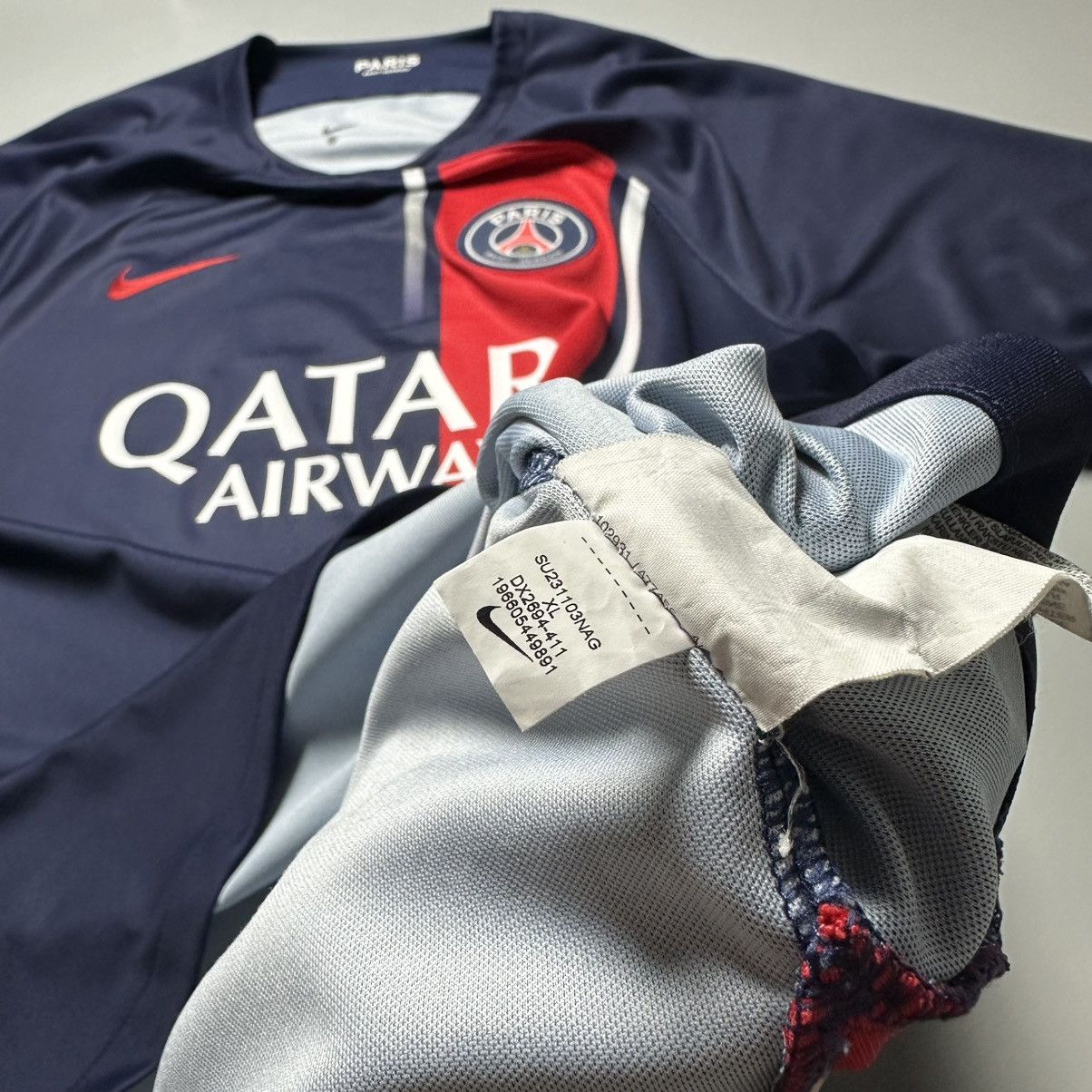 Vintage PSG NIKE 2023/2024 FOOTBALL HOME JERSEY #19 LEE KANG IN Size US XL / EU 56 / 4 - 12 Thumbnail