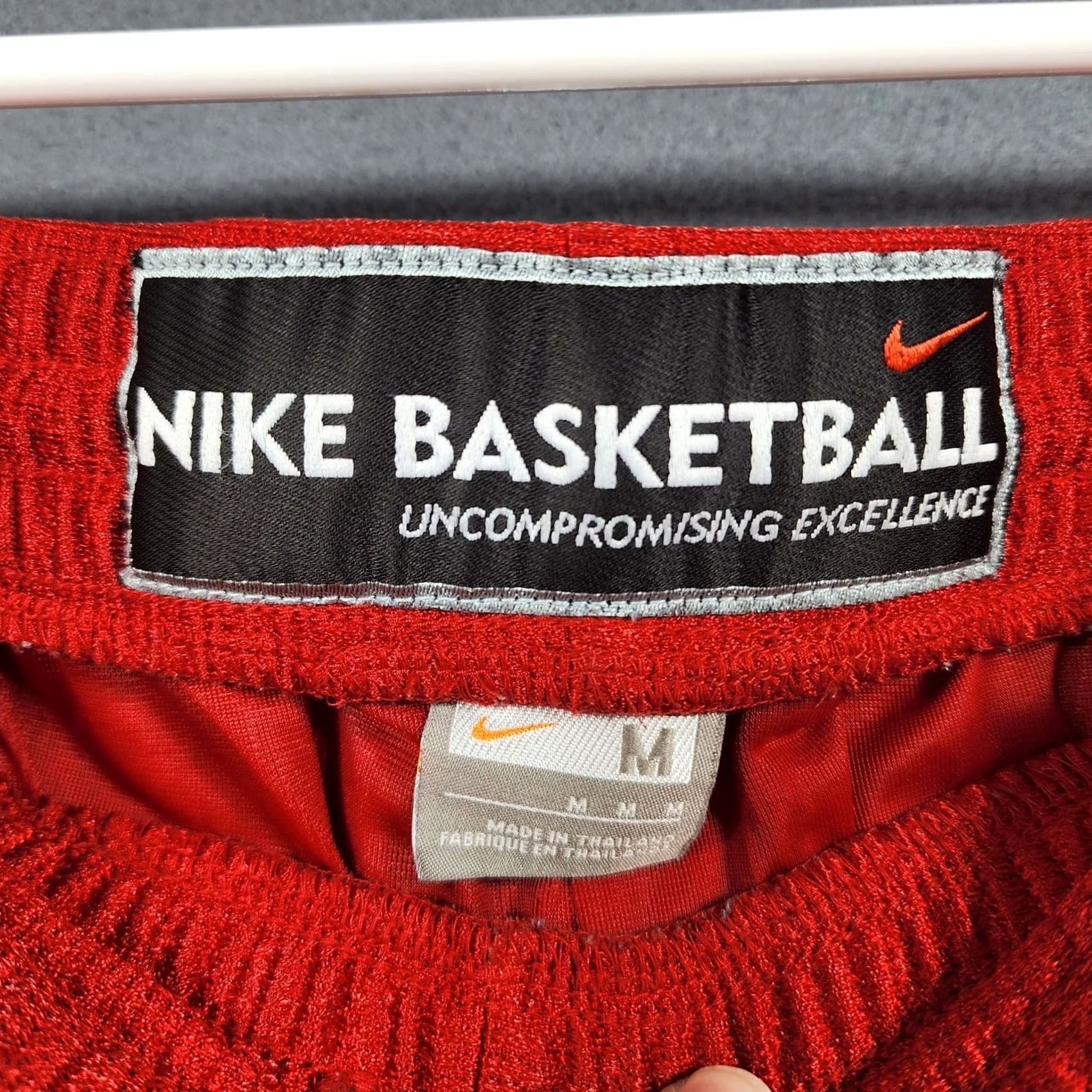 Nike VINTAGE Nike Shorts Mens Medium Red Dazzle Baggy Swoosh 90s Basketball Y2K Mens Size US 31 - 3 Thumbnail
