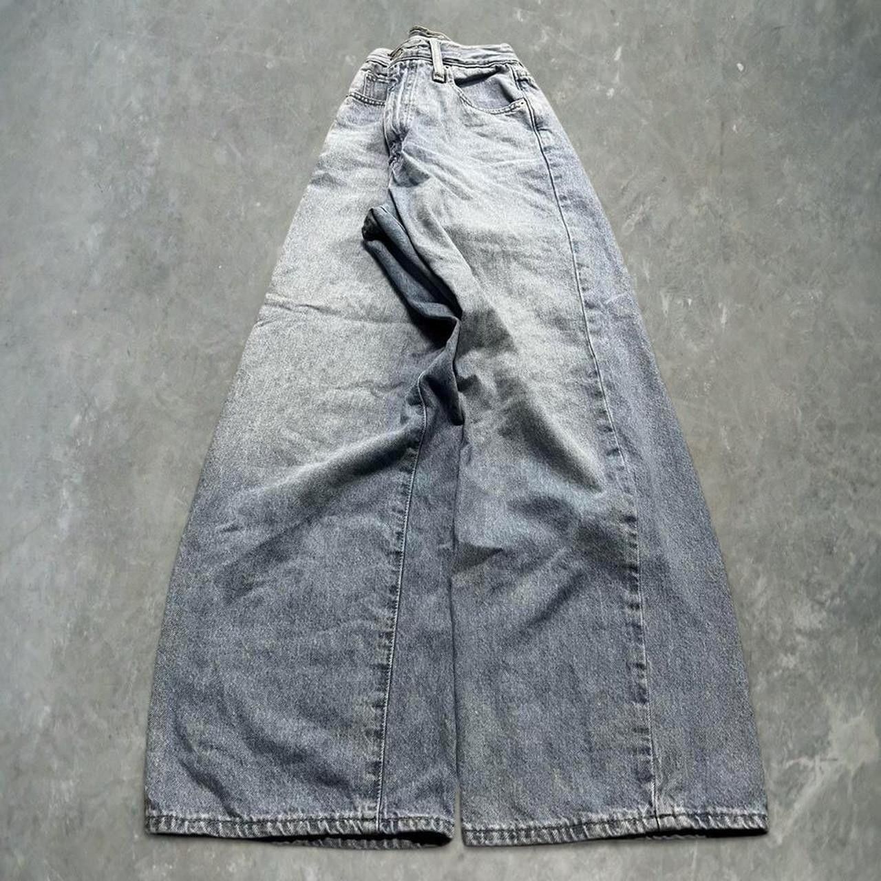 Levi's Crazy Vintage Y2K/2000s Baggy Levis High Waisted Baggy Fit Light wash Denim Jeans! Size US 26 / EU 42 - 1 Thumbnail