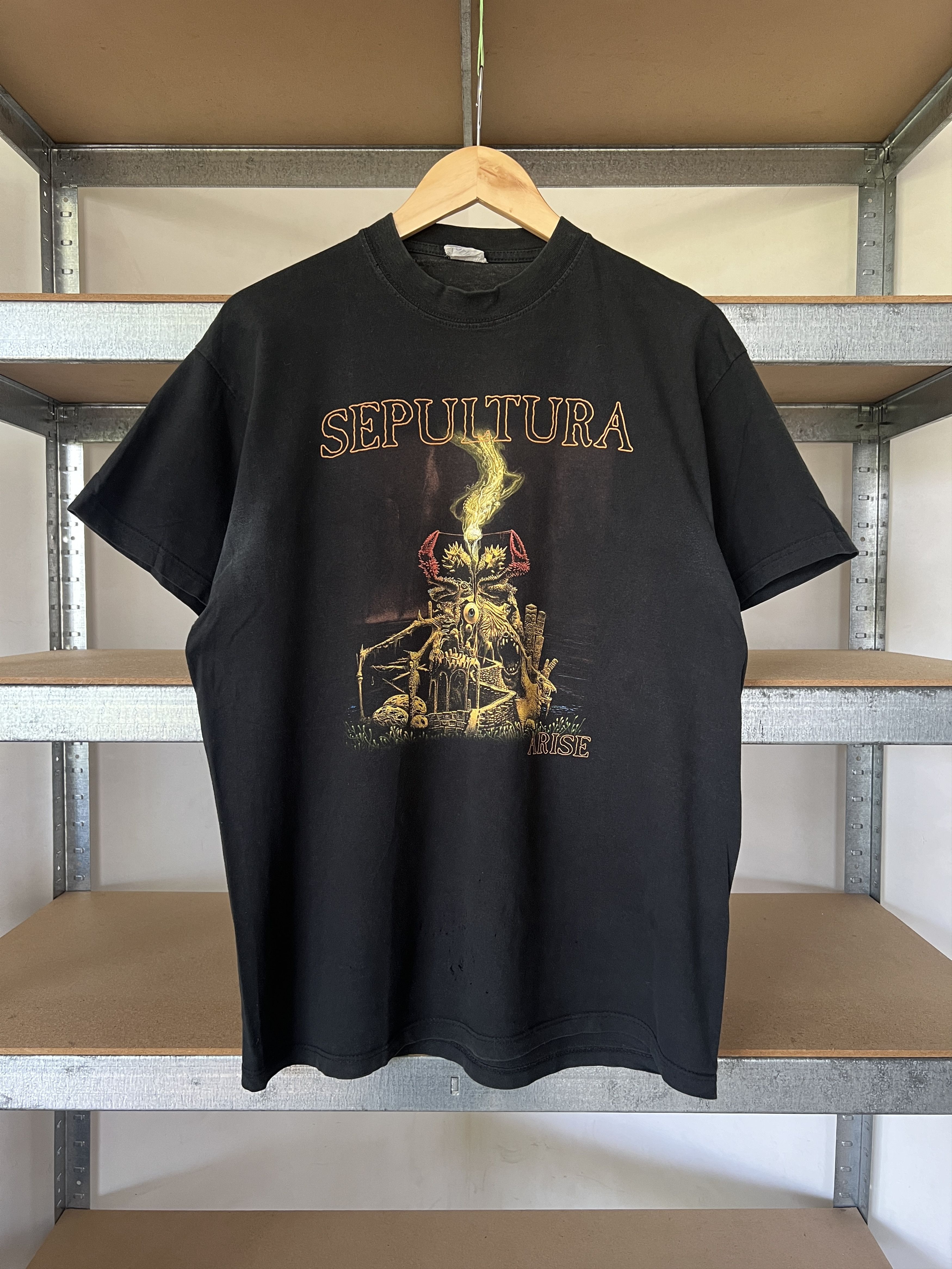 Band Tees Sepultura Vintage 90s Arise Rock Band T-shirt Size US L / EU 52-54 / 3 - 1 Thumbnail