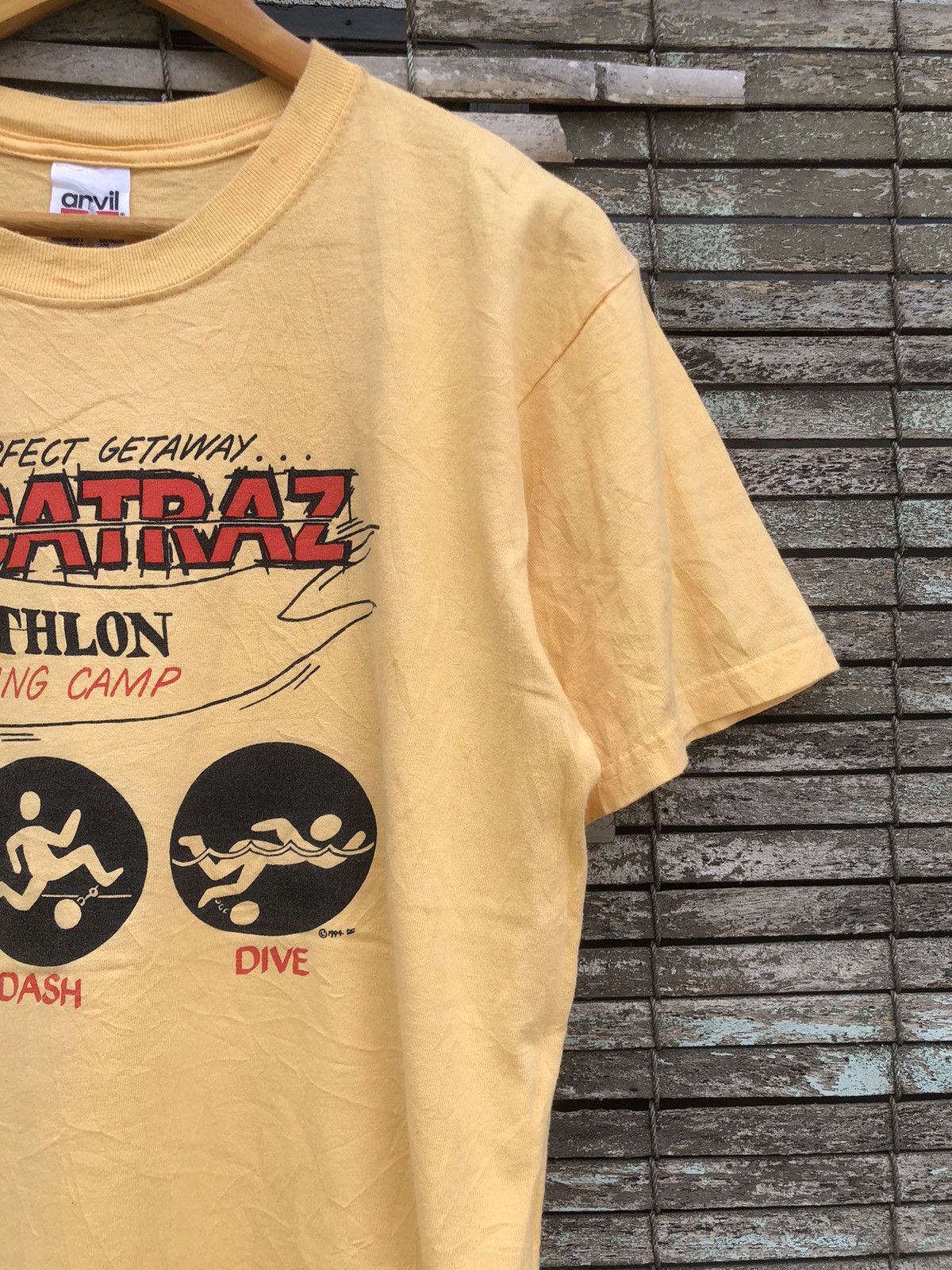 Vintage Vintage 90s The Perfect Gateway Alcatraz Triathlon Camp Tee Size US L / EU 52-54 / 3 - 6 Thumbnail