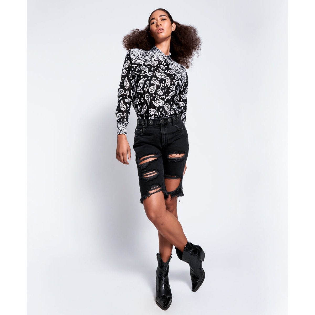 One Teaspoon NWT $167 One Teaspoon x Free People Batik Paisley Buttondown Size XS / US 0-2 / IT 36-38 - 2 Thumbnail