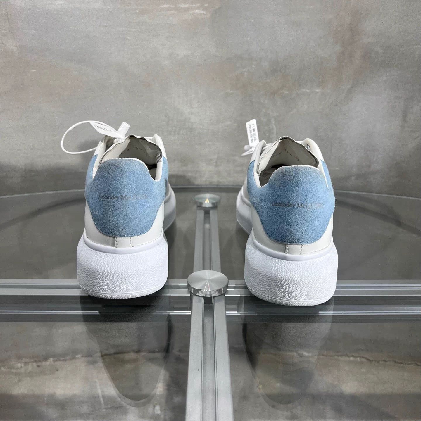 Alexander McQueen Alexander McQueen blue tab white sneakers EU 38.5 Size US 7.5 / IT 37.5 - 6 Thumbnail