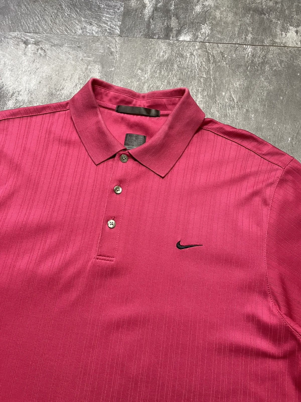 Nike Vintage Nike Golf Tiger Woods Pink White Dri Fit Shirt L Size US L / EU 52-54 / 3 - 3 Thumbnail