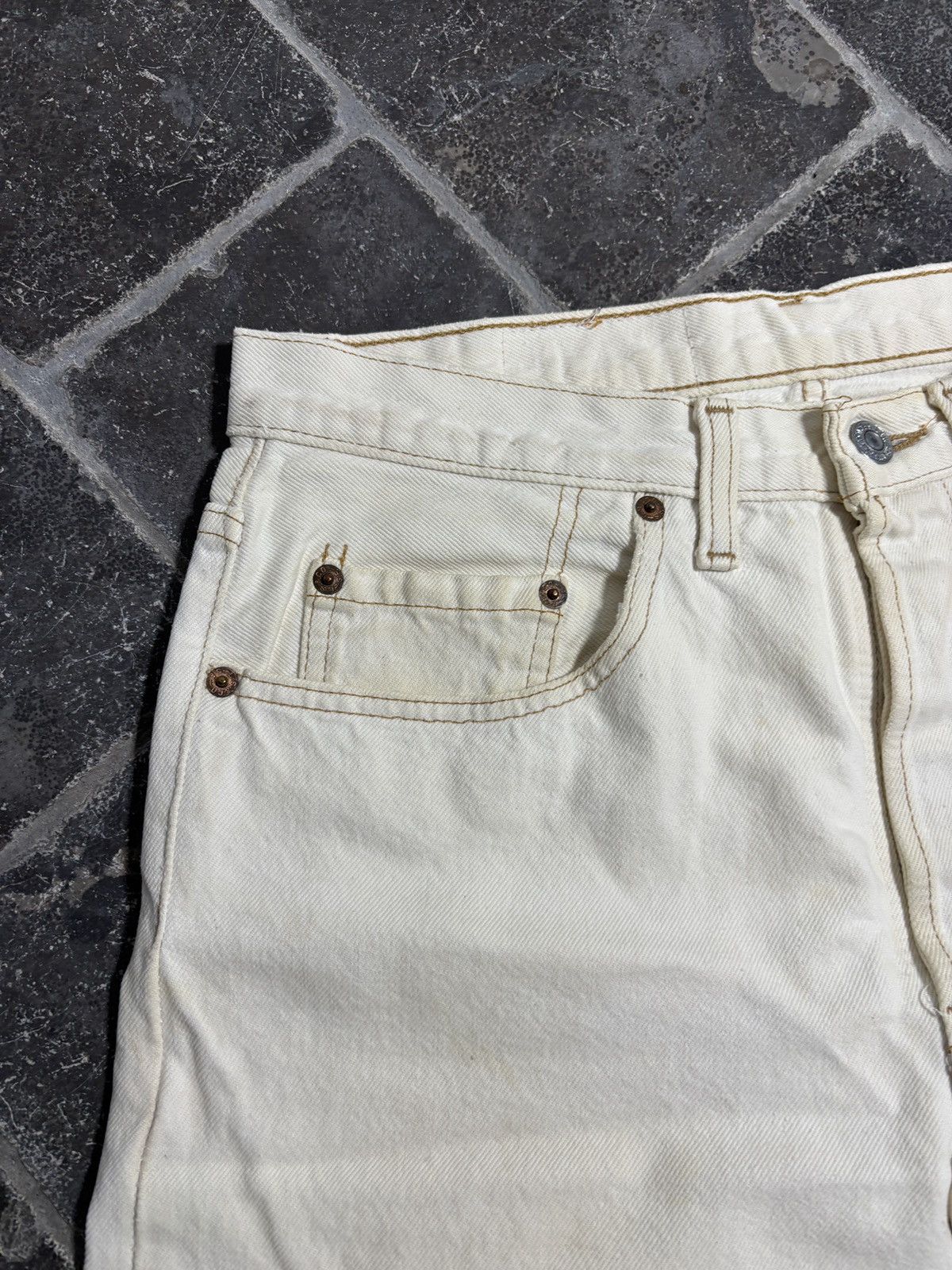 Levi's 1990s Levi’s Jeans Vintage Levi’s Natural Denim Canada 90s Size US 30 / EU 46 - 14 Thumbnail