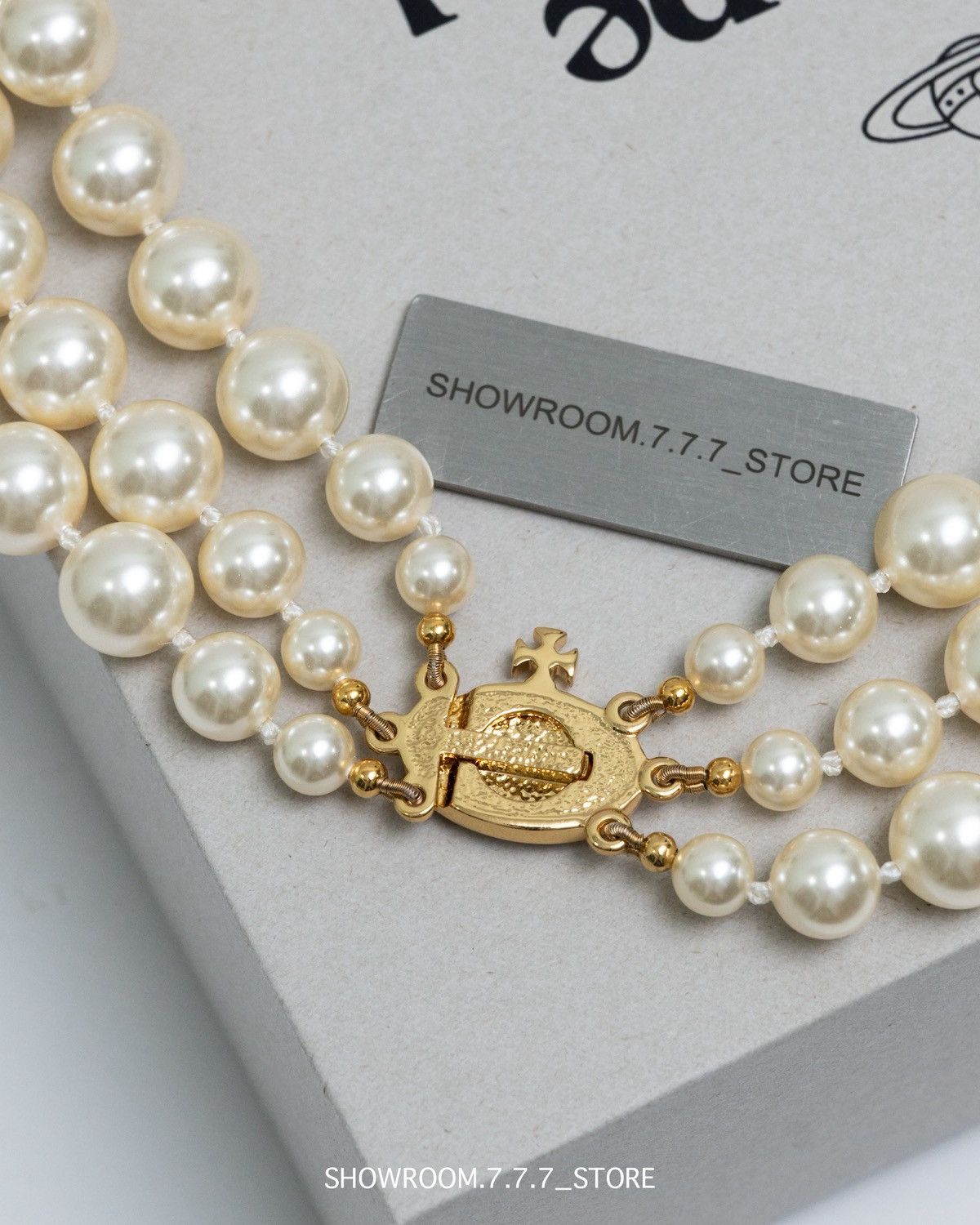 Vivienne Westwood Vivienne Westwood Three-Row Pearl Bas Relief Choker Size ONE SIZE - 9 Thumbnail