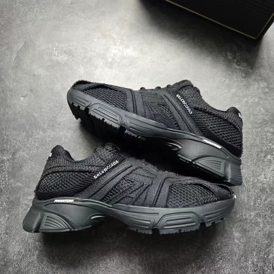 Balenciaga Balenciaga Black Lowtop Sneakers 42 Men Size US 9 / EU 42 - 1 Thumbnail