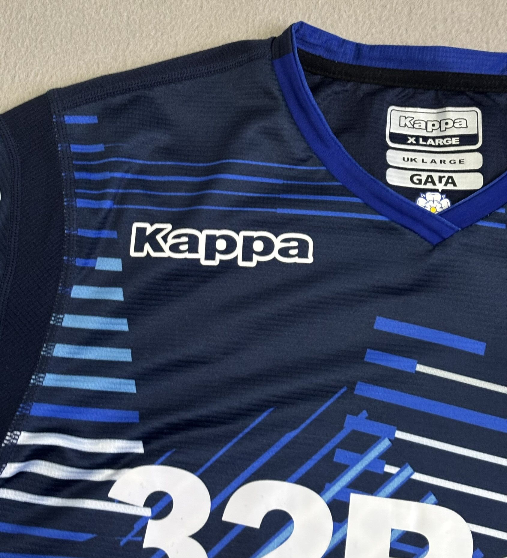 Kappa Leeds United 2018/2019 Kappa Football Jersey Size L Size US L / EU 52-54 / 3 - 7 Thumbnail