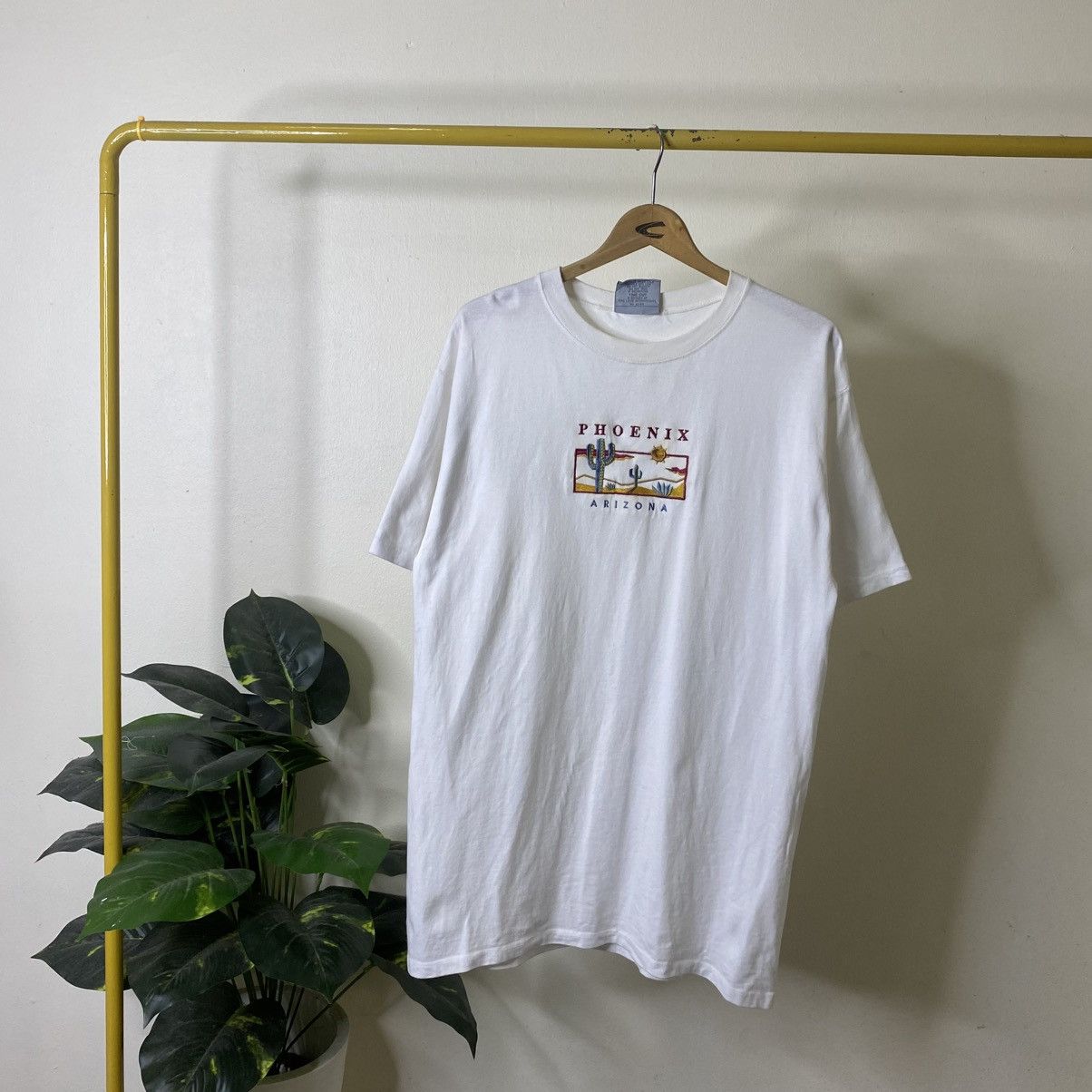Vintage 1990s Phoenix Arizona Embroidery Detailing Streetwear Tshirt Size US L / EU 52-54 / 3 - 1 Thumbnail