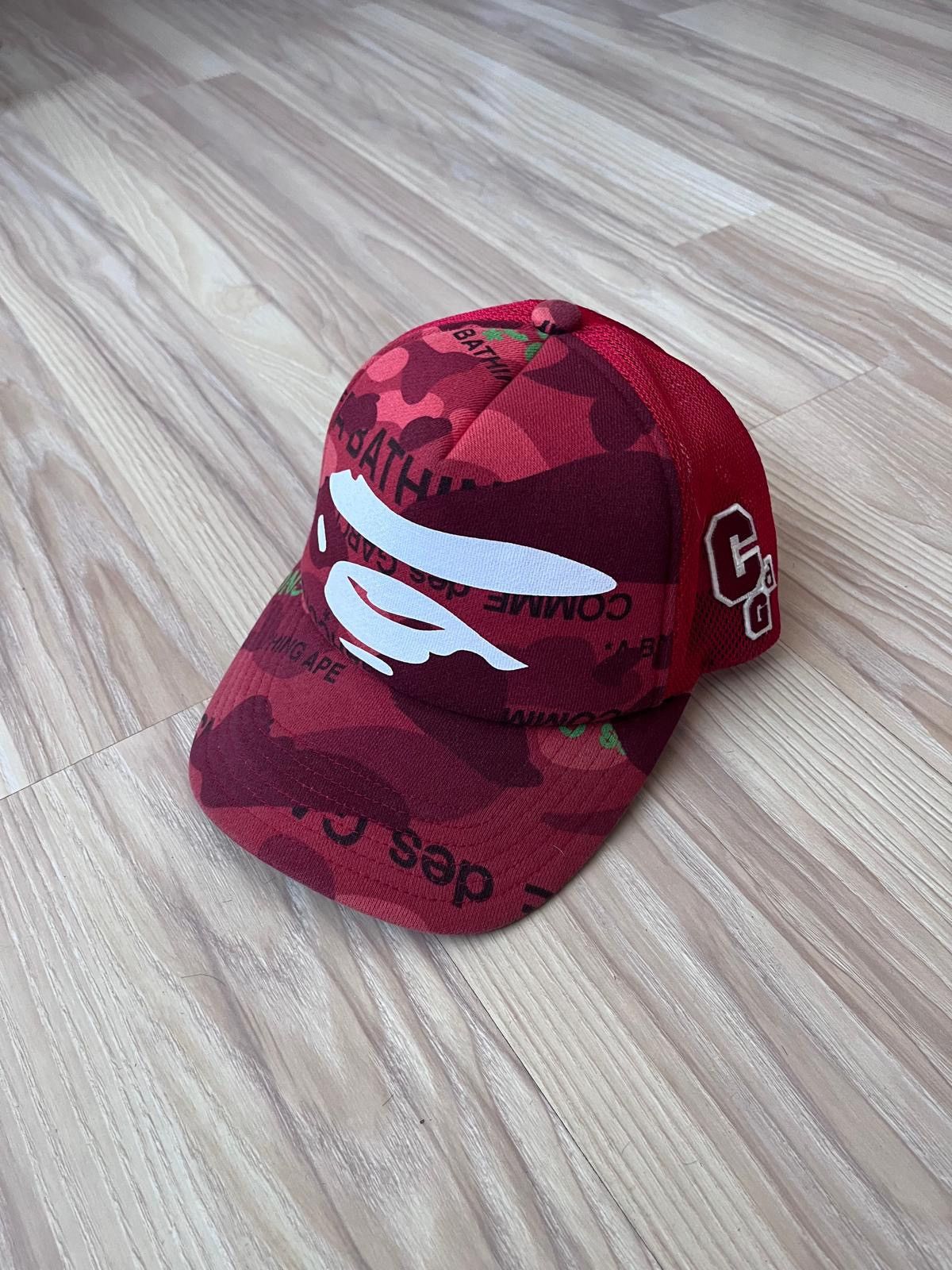 激レアA BATHING APE ×コムデギャルソン　コラボキャップ　レッドカモ A BATHING APE® × COMME des GARCONS | bape.com