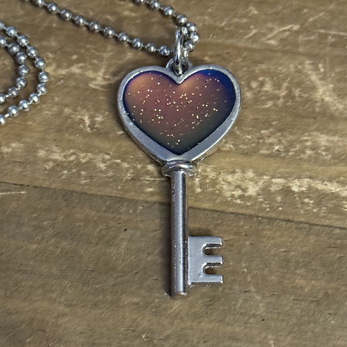 Other Silver color changing heart skeleton key pendant necklace Size ONE SIZE - 9 Thumbnail