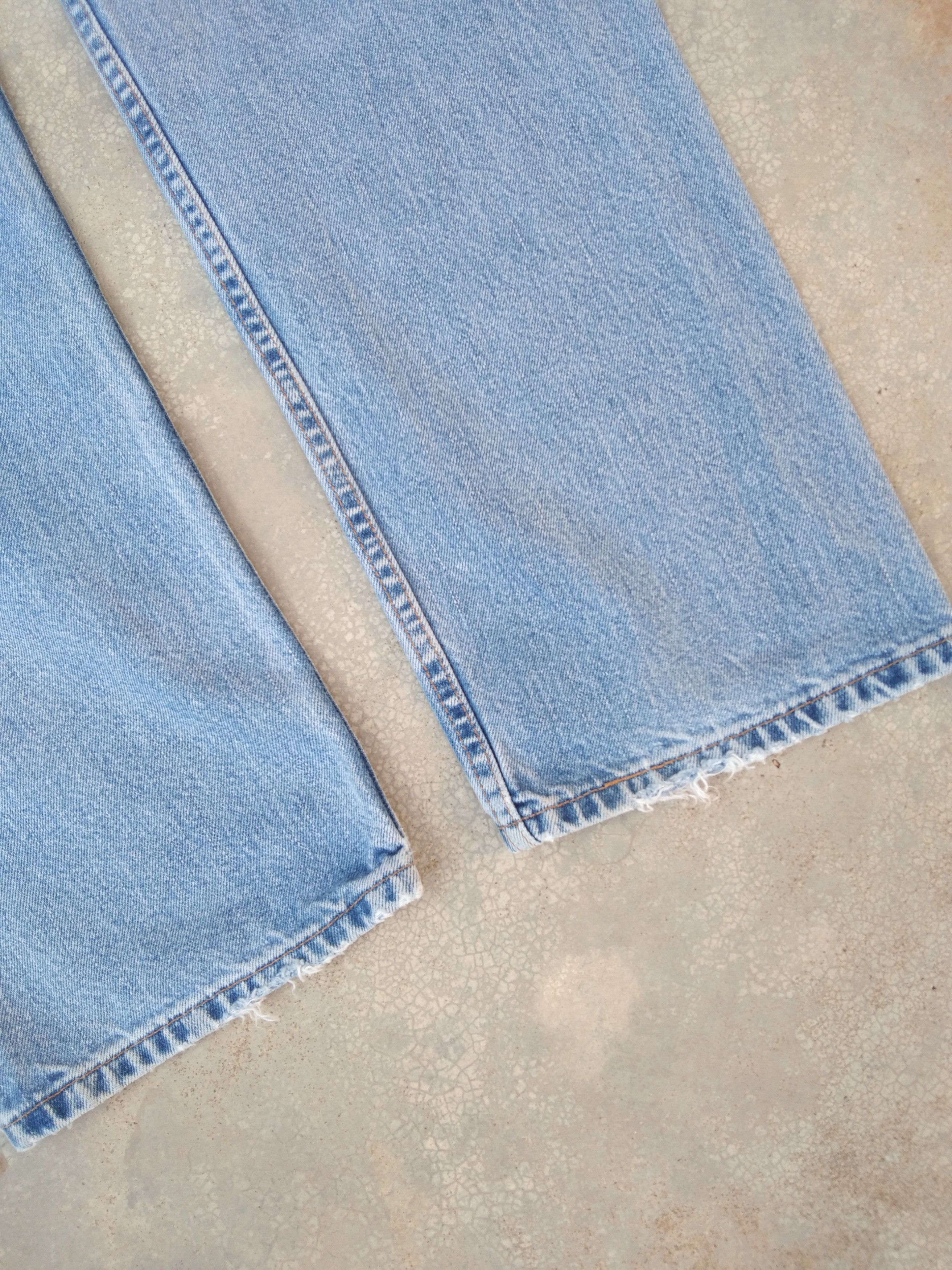 Jean × Levi's × Vintage Vintage Levis Jeans 505 Light Wash Denim 33x34 Size US 33 - 3 Thumbnail