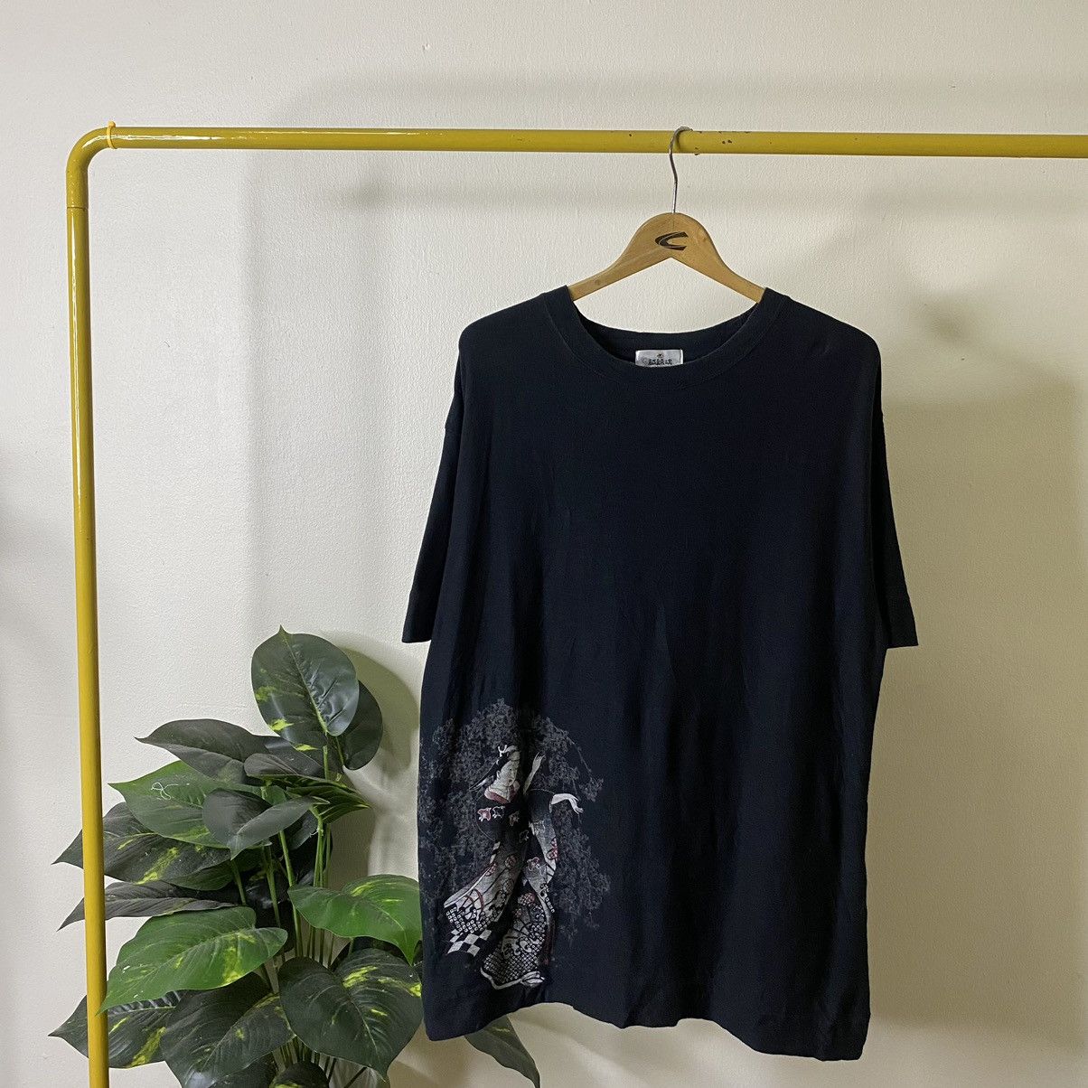 Japanese Brand Karakuri Tamashii Embroidery Geisha Sakura Bloom Tee Size US L / EU 52-54 / 3 - 5 Thumbnail