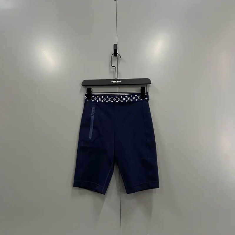 Louis Vuitton Louis Vuitton Summer Navy Blue Logo Women's Shorts 0089 Size 28" / US 6 / IT 42 - 1 Thumbnail